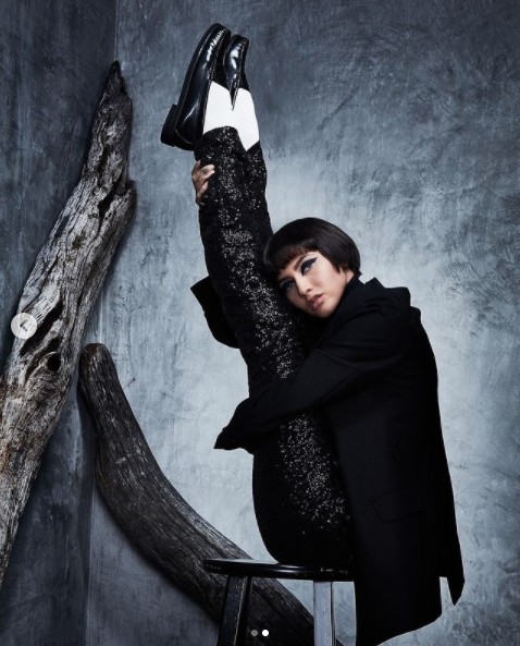 Dorit Thies' Fashion Shoot for AMAZING MAGAZINE