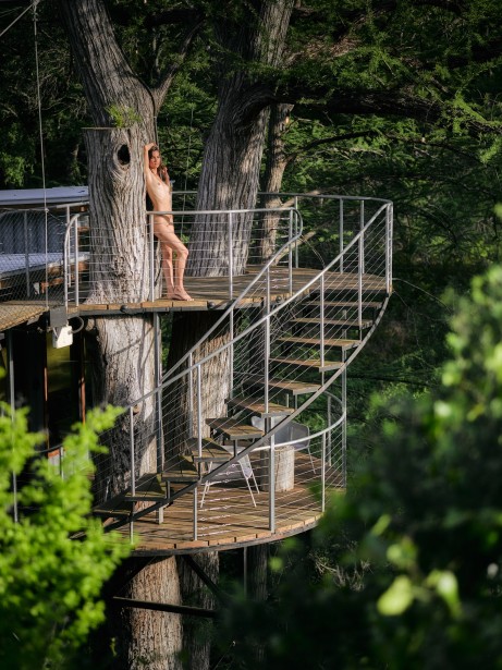 Steele Shoots the High Life, 25ft Above Ground