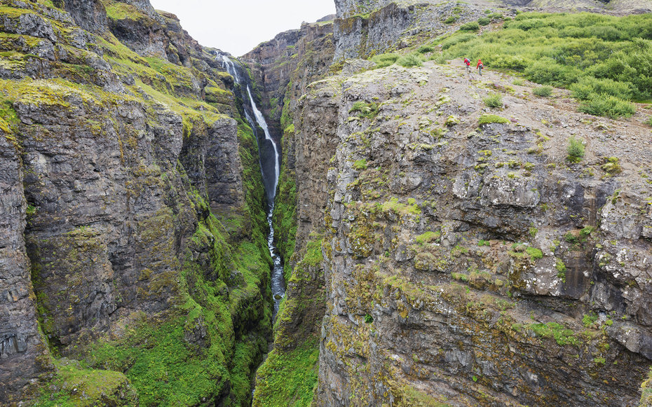 Glymur waterfall iceland0216