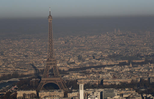 Paris bans half of cars to tackle new peak of pollution