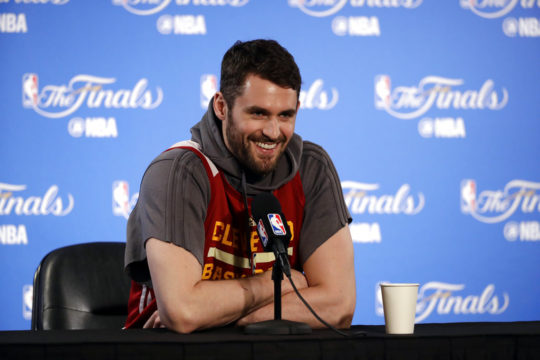 Warriors Blow Out Cavaliers 113-91 In Game 1 Of NBA Finals