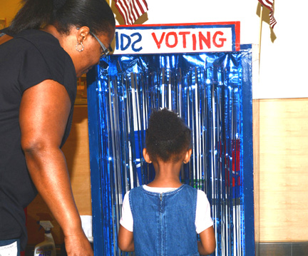 Kids voting (39) 24680-12