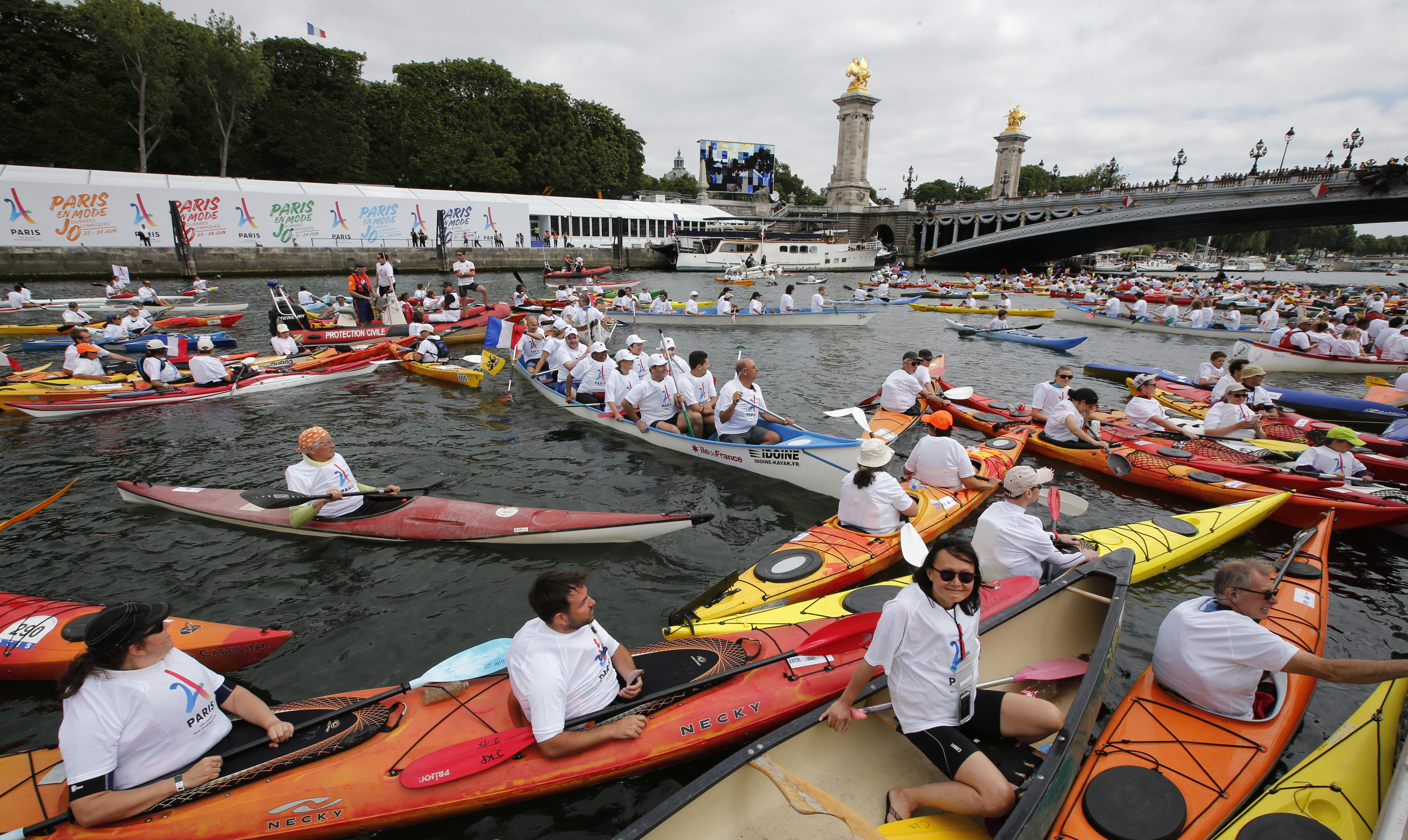 Paris shows off in race against Los Angeles for 2024 Olympic Games Paris shows off in race against Los Angeles for 2024 Olympic Games