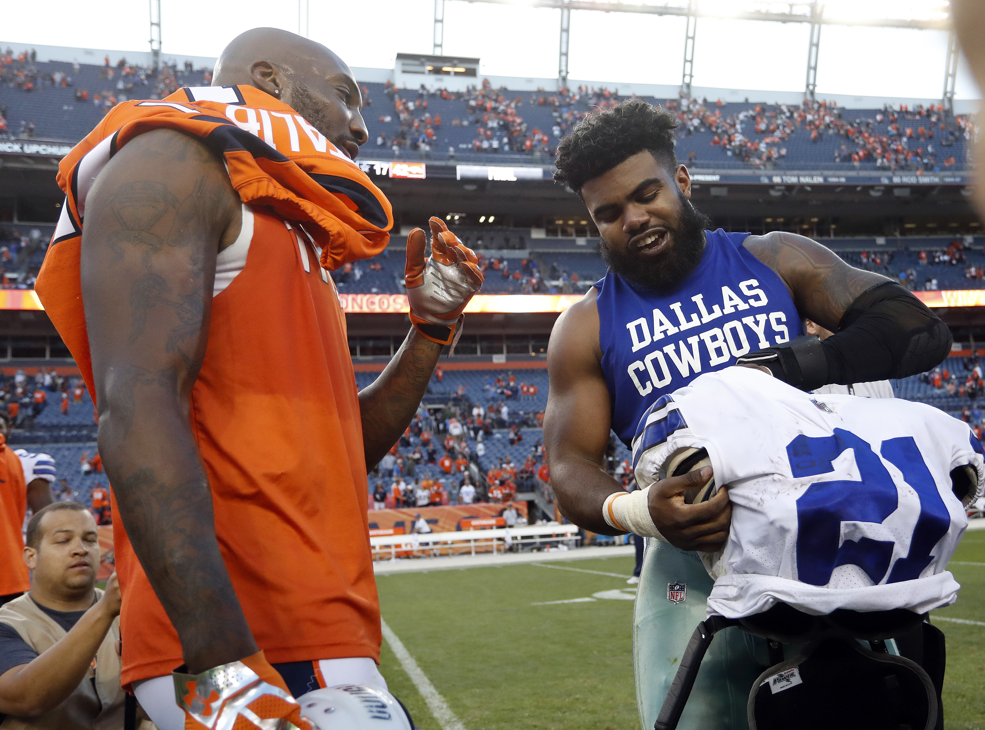 Cowboys’ Elliott accused of quitting; Garrett plans chat
