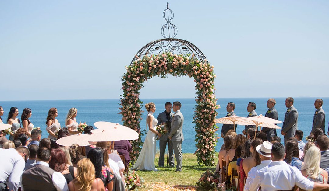 Arcos de flores decorativos de casamento