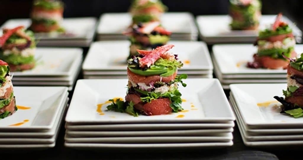 Catering pode estar incluso no aluguel do espaço para casamento