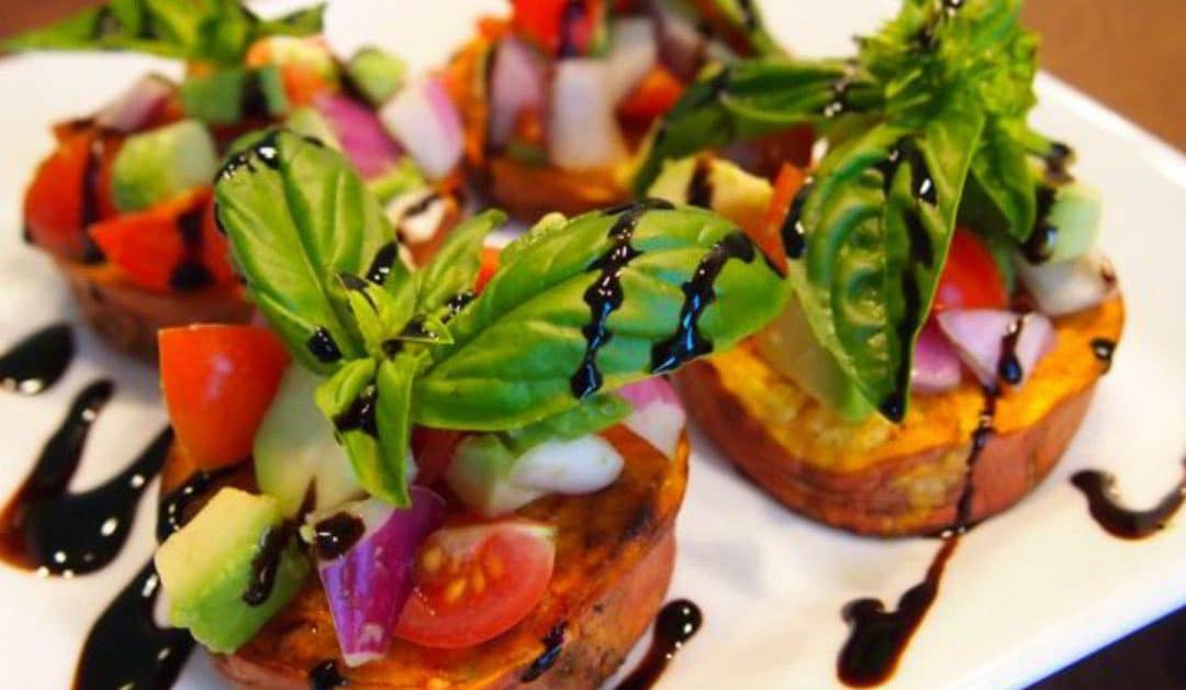 Servir um buffet de casamento vegano
