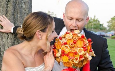Buquê de pizza é moda nos casamentos americanos