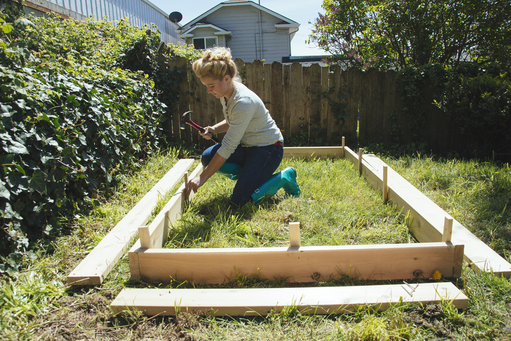 diy planter bed stakes