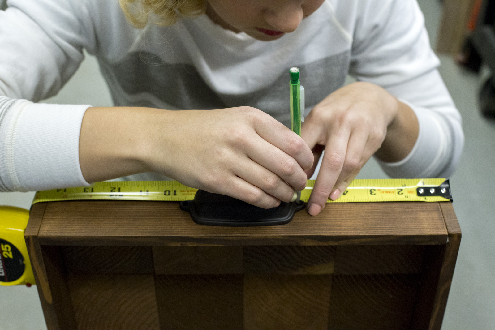 measuring your serving tray