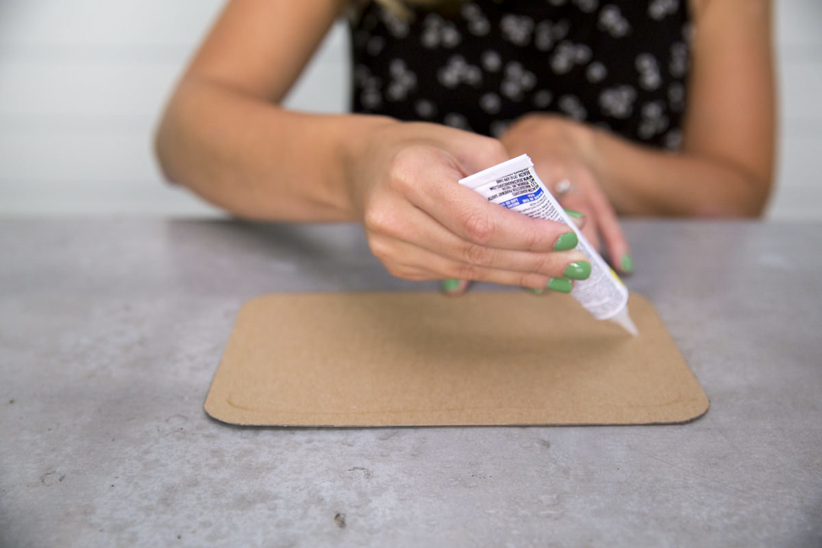 inserting cardboard into diy lunch box