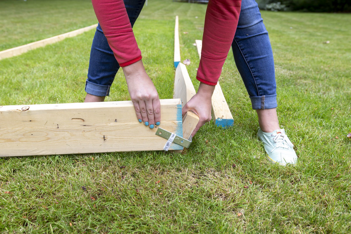 assembling wood frame