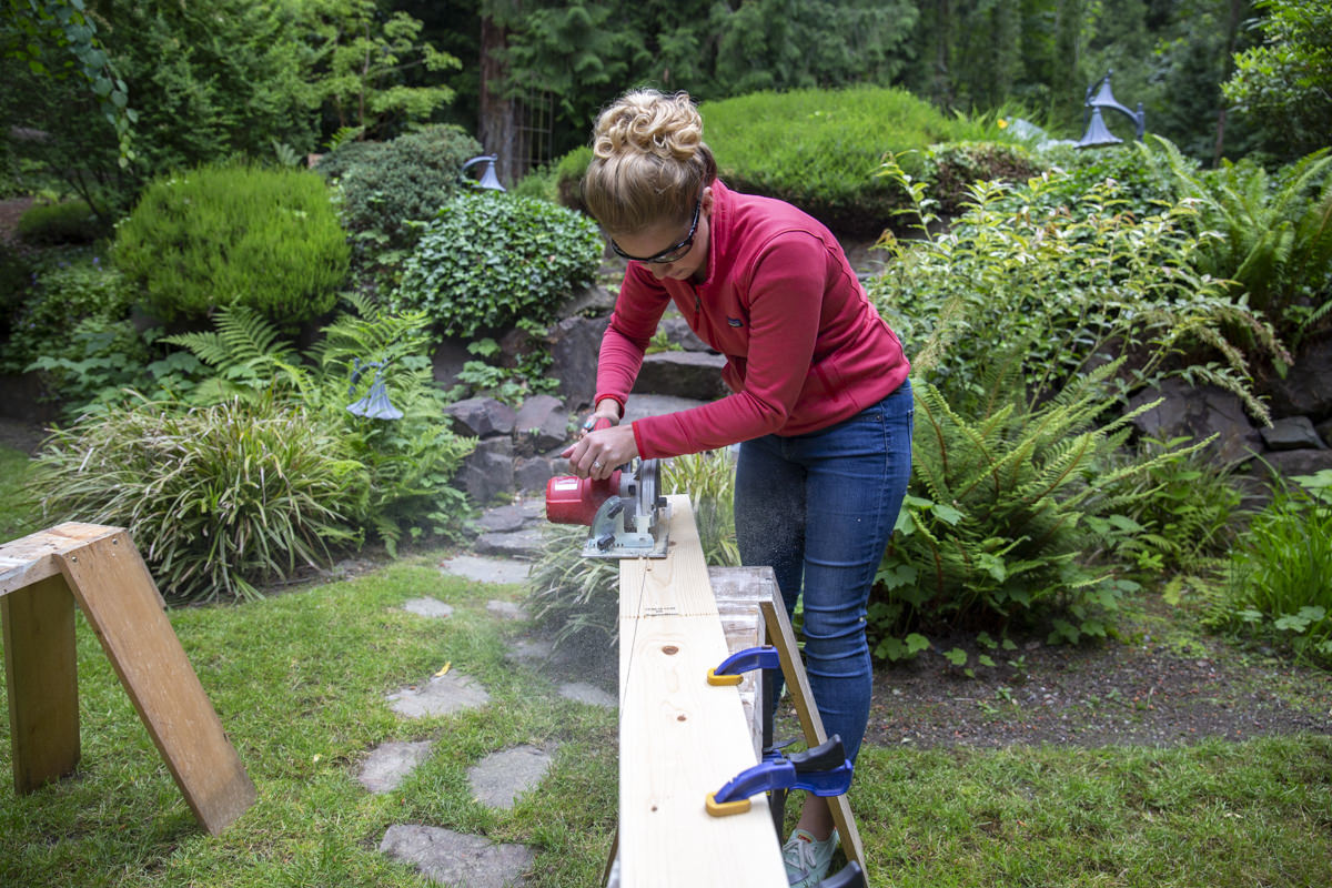 using circular saw on wood