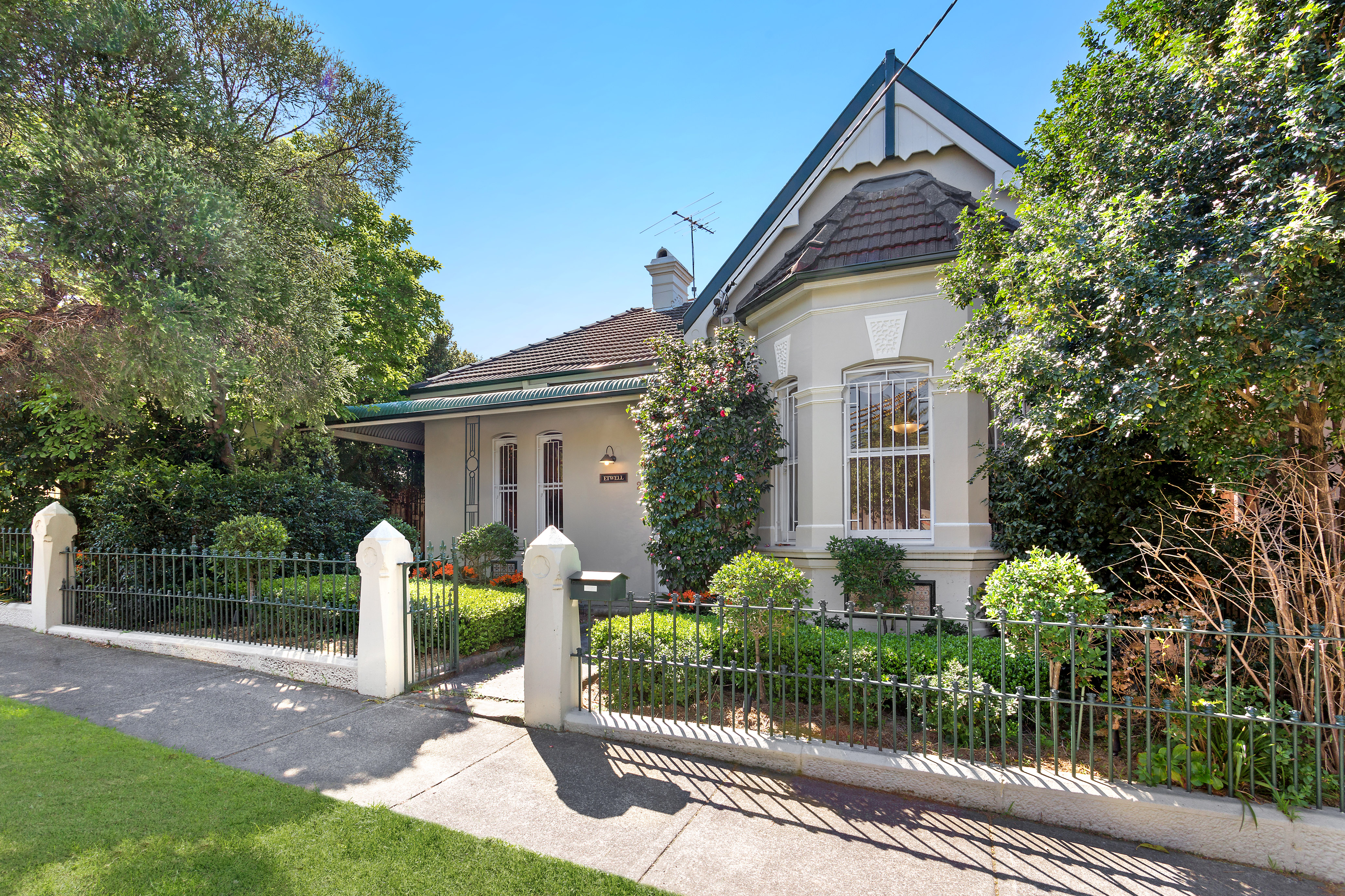 2 George Street