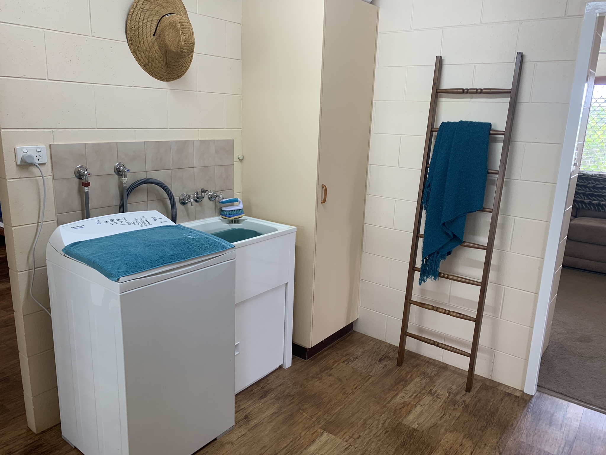 4 / 23 Tower Avenue, Atherton