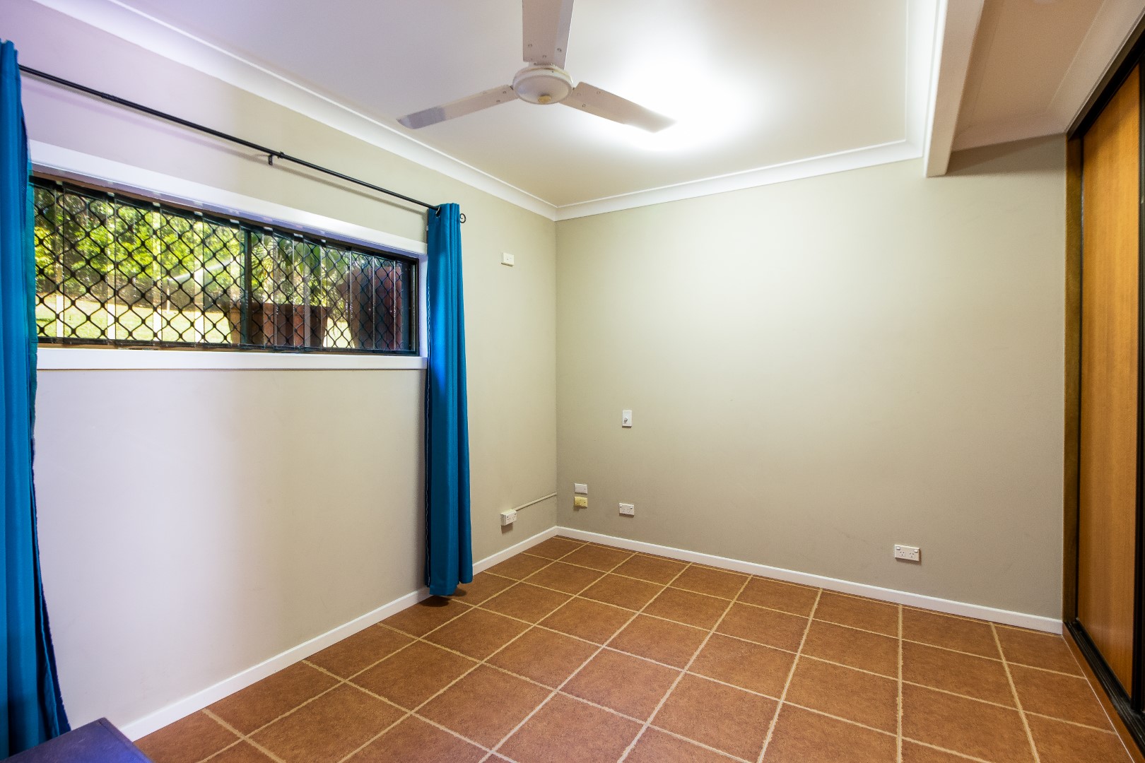 24 Wavell Drive, Tinaroo