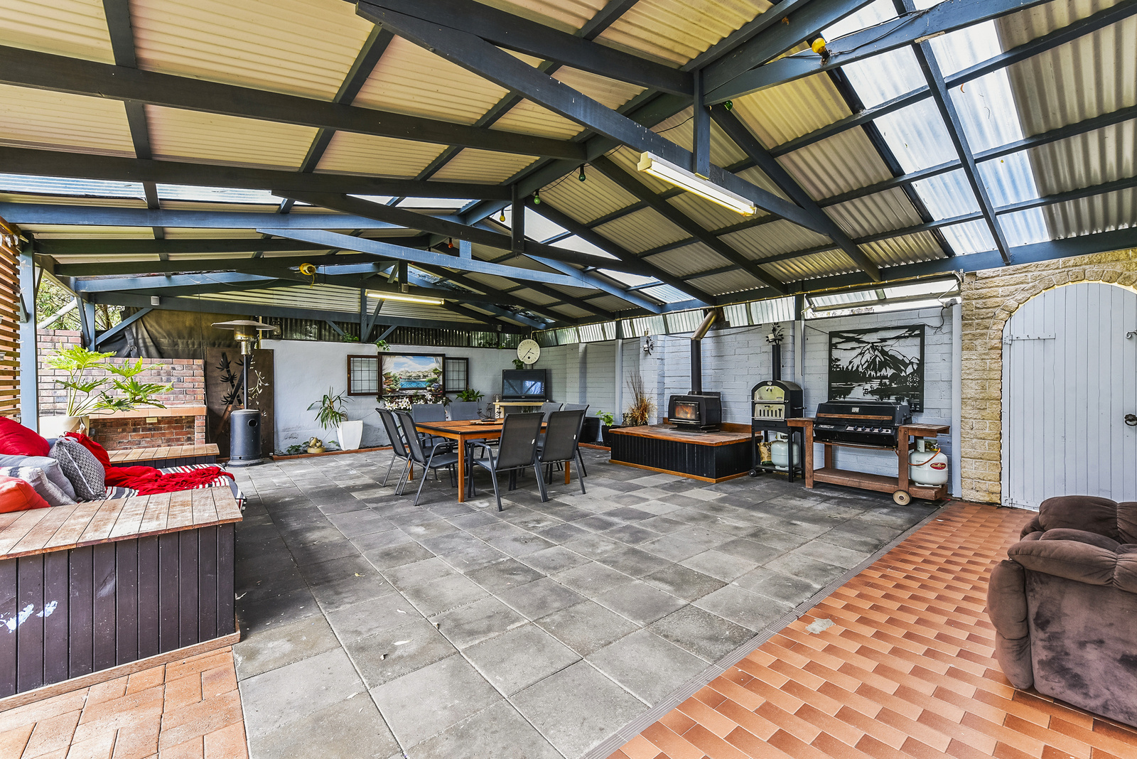 18 Billing Road, Worrolong