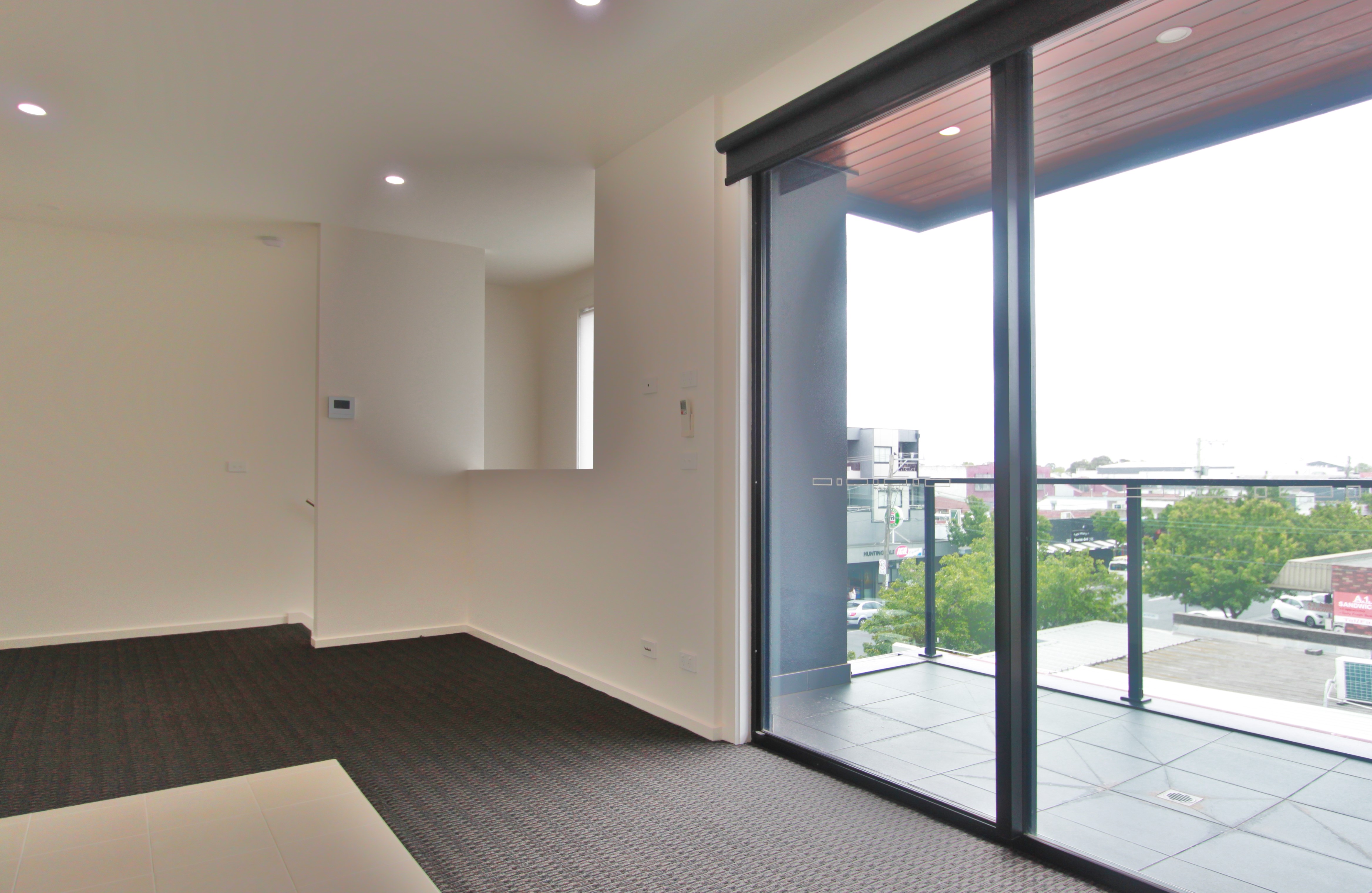 1 / 302 Huntingdale Road, Huntingdale