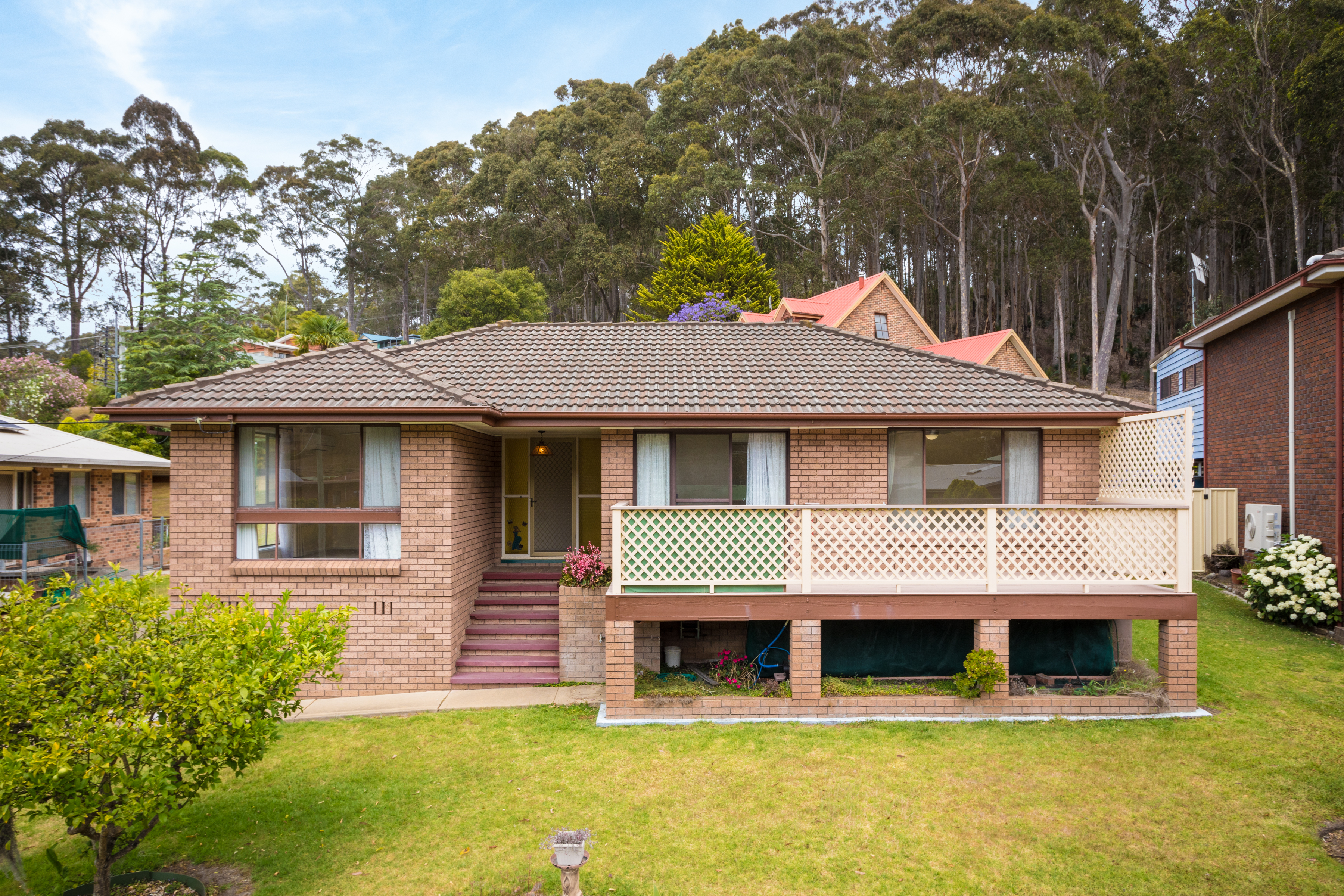 10 FISHERMANS CRESCENT, North Narooma