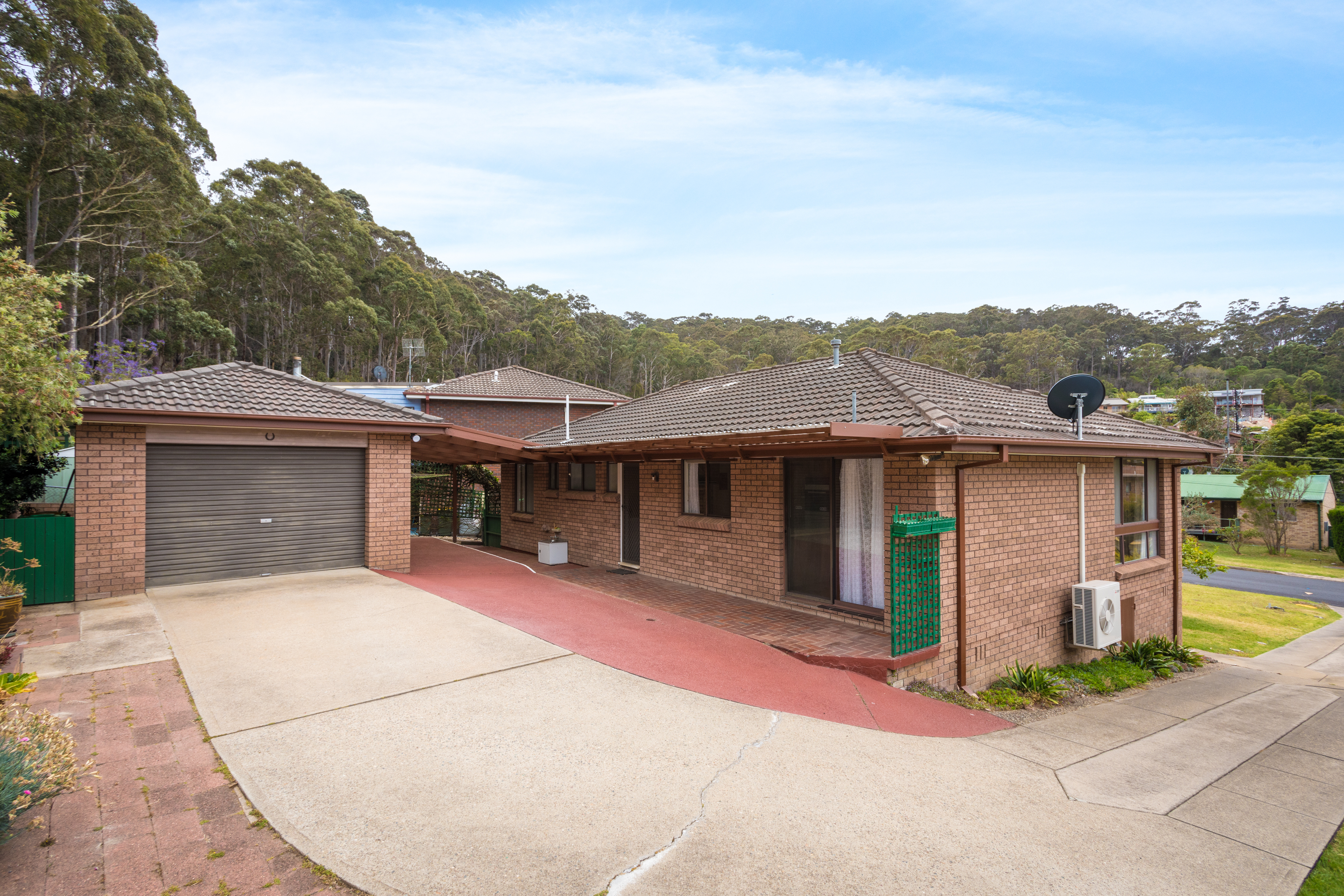10 FISHERMANS CRESCENT, North Narooma