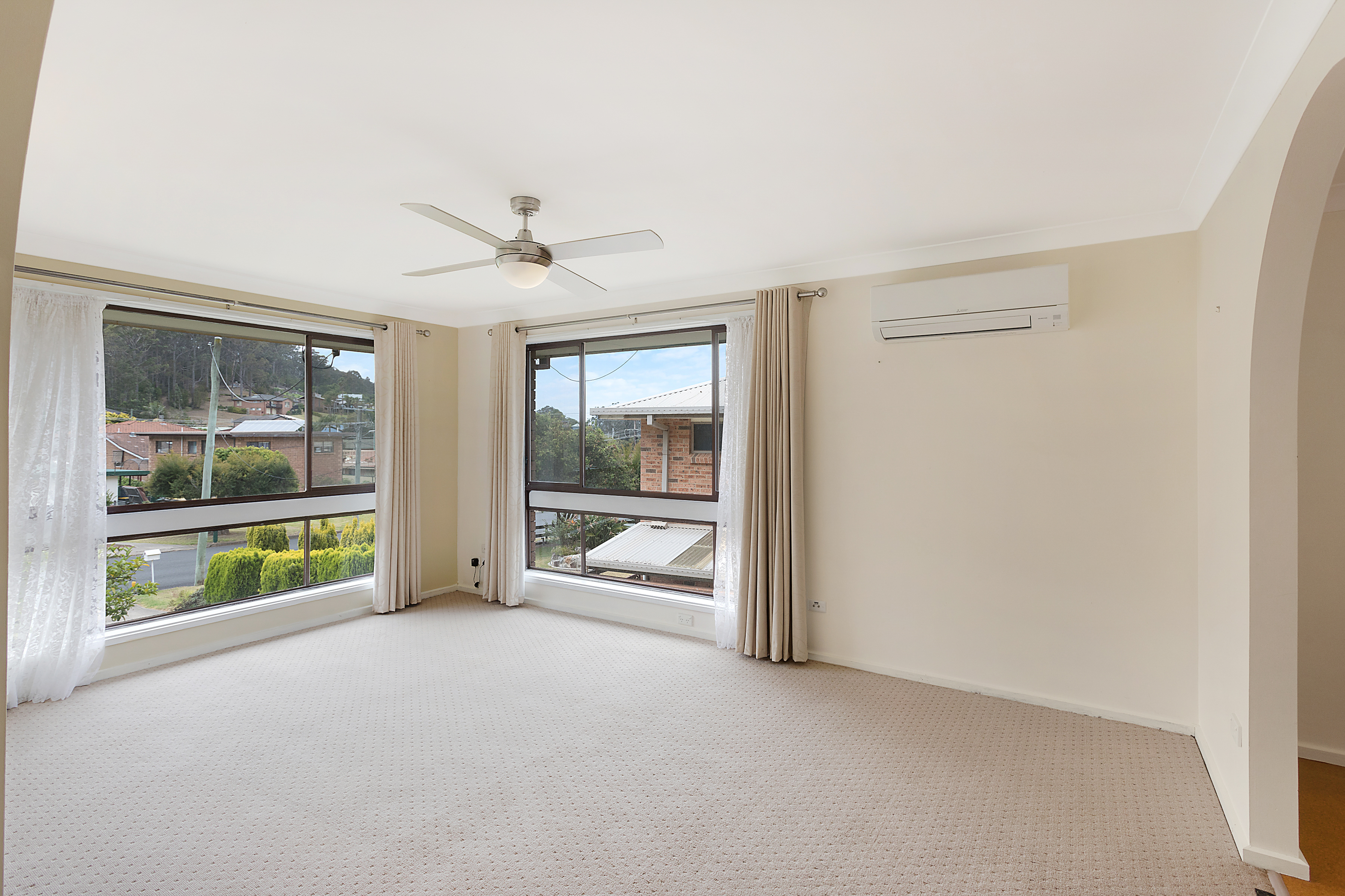 10 FISHERMANS CRESCENT, North Narooma