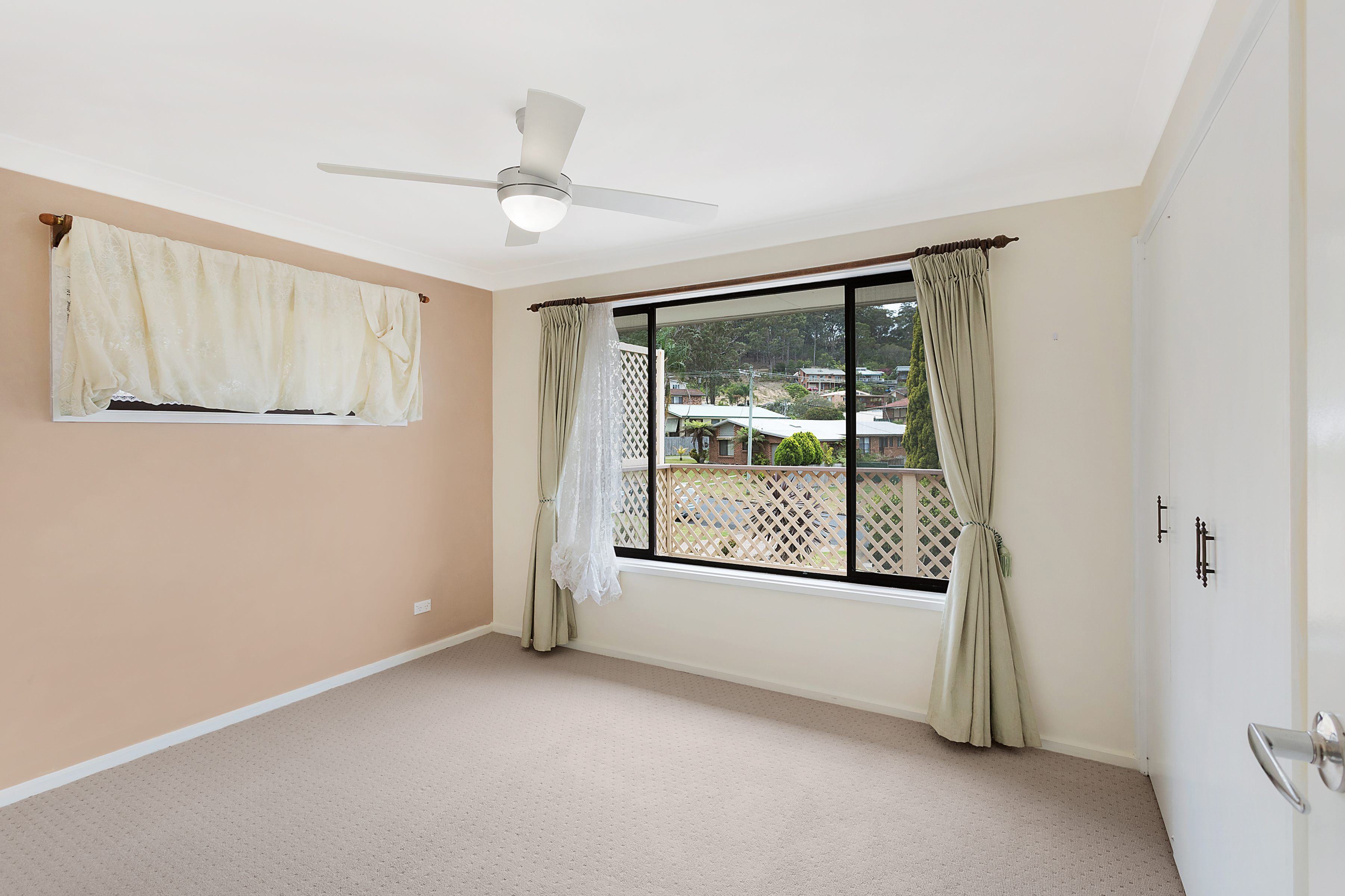 10 FISHERMANS CRESCENT, North Narooma