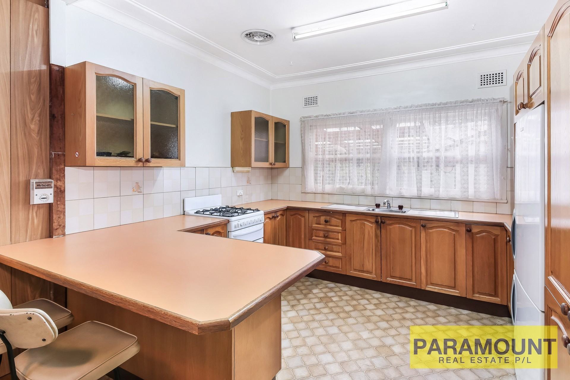 52 Central Road, Beverly Hills