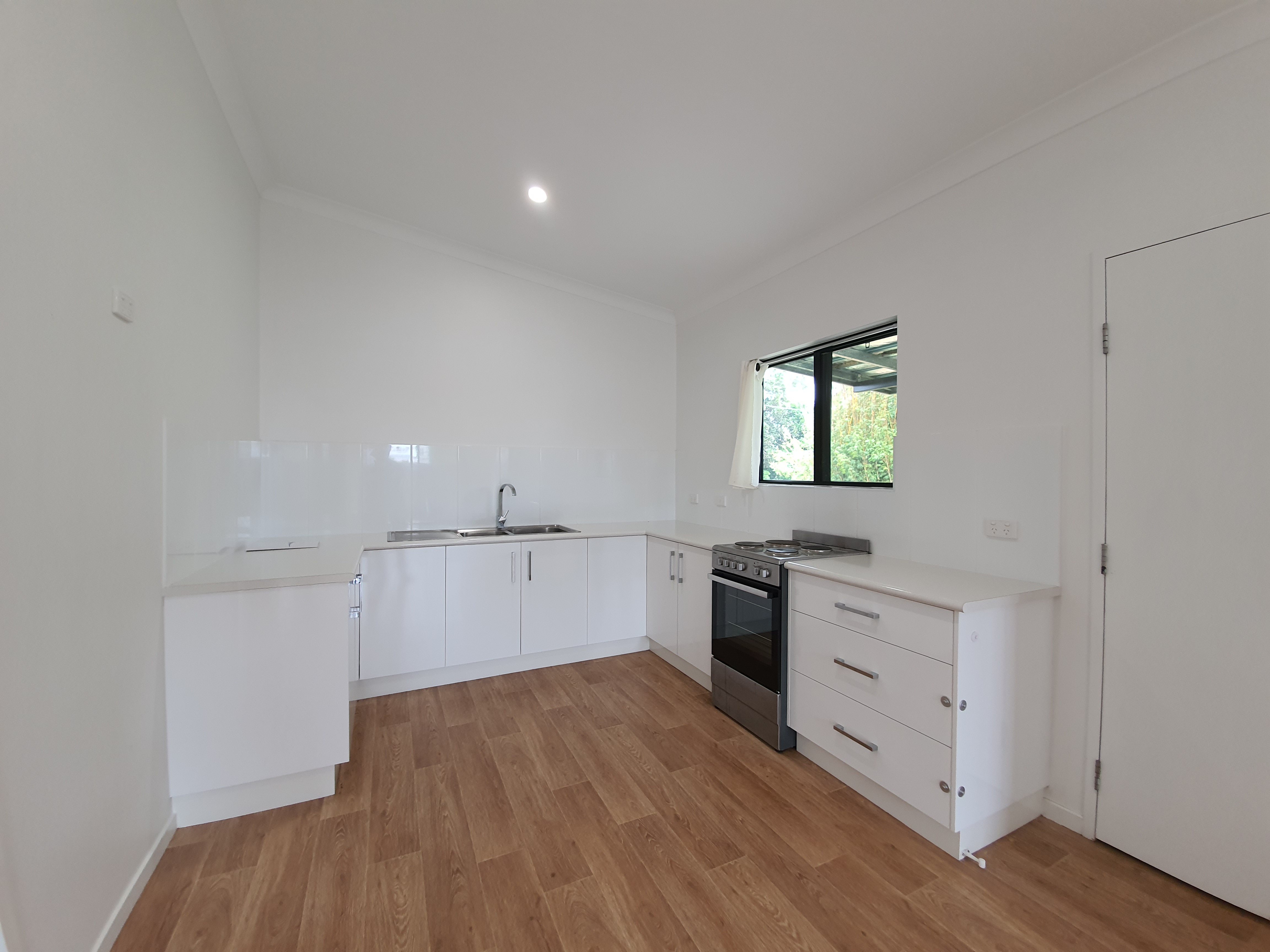 112 Robert Street, Atherton