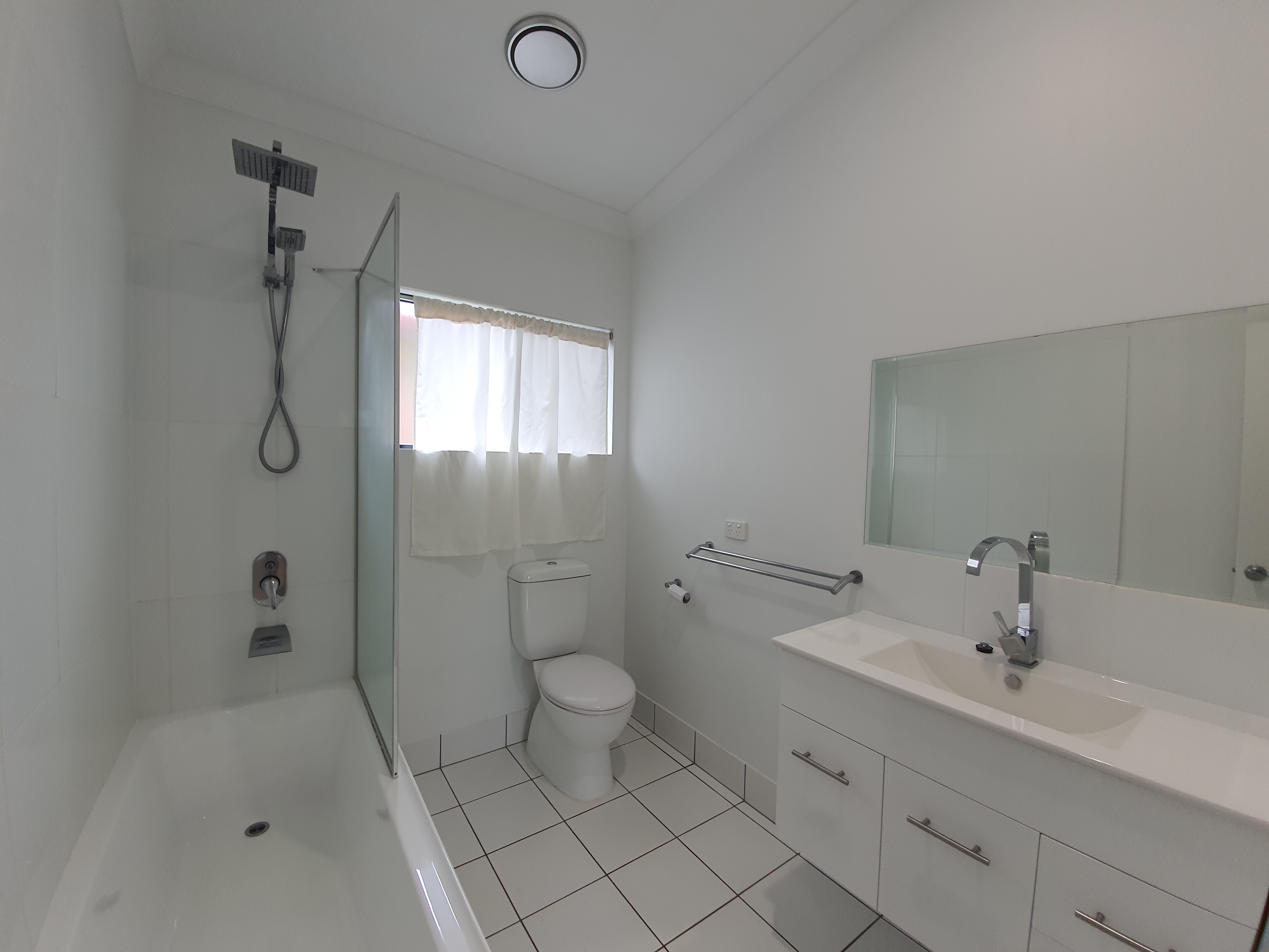 112 Robert Street, Atherton