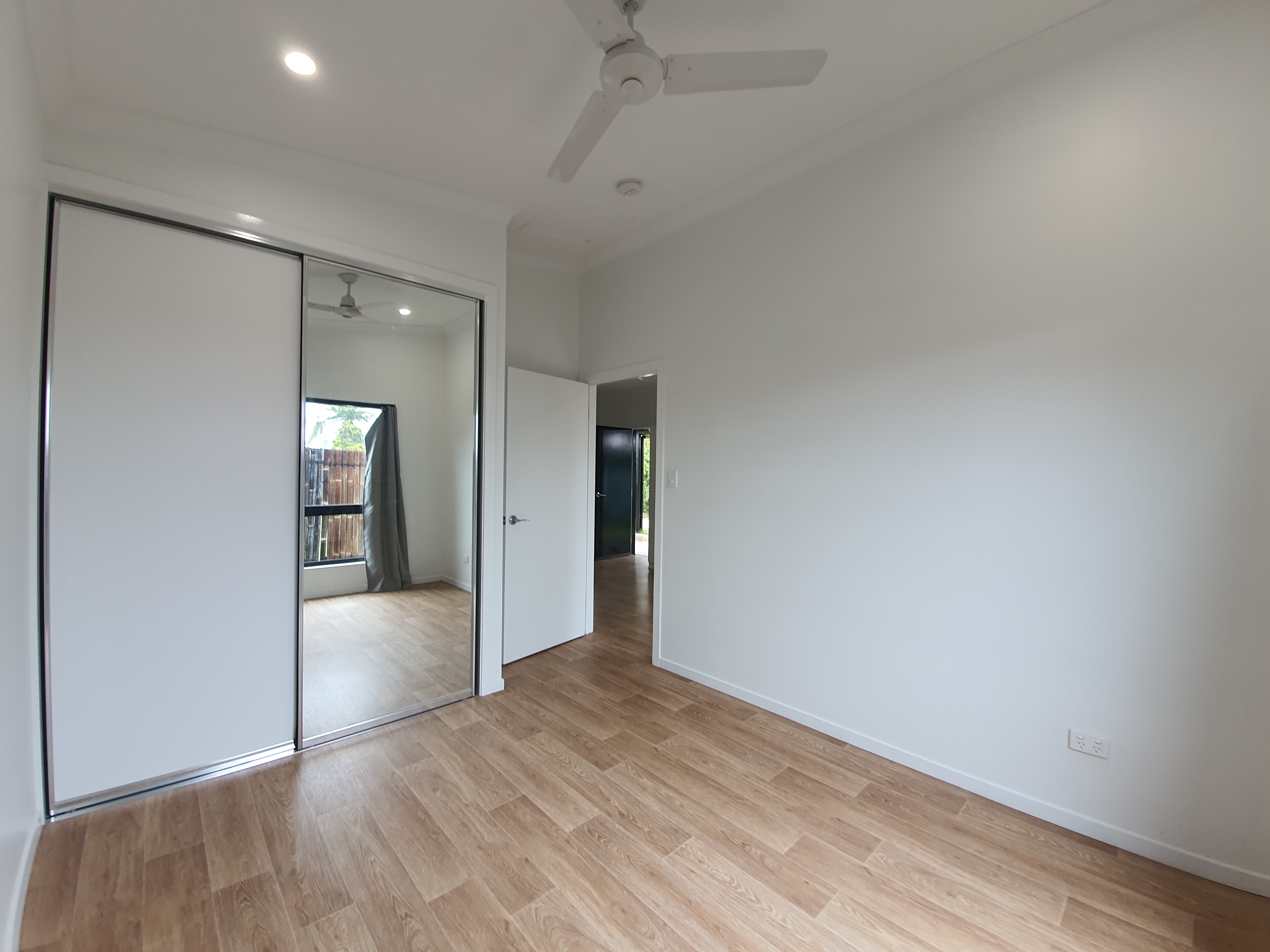 112 Robert Street, Atherton