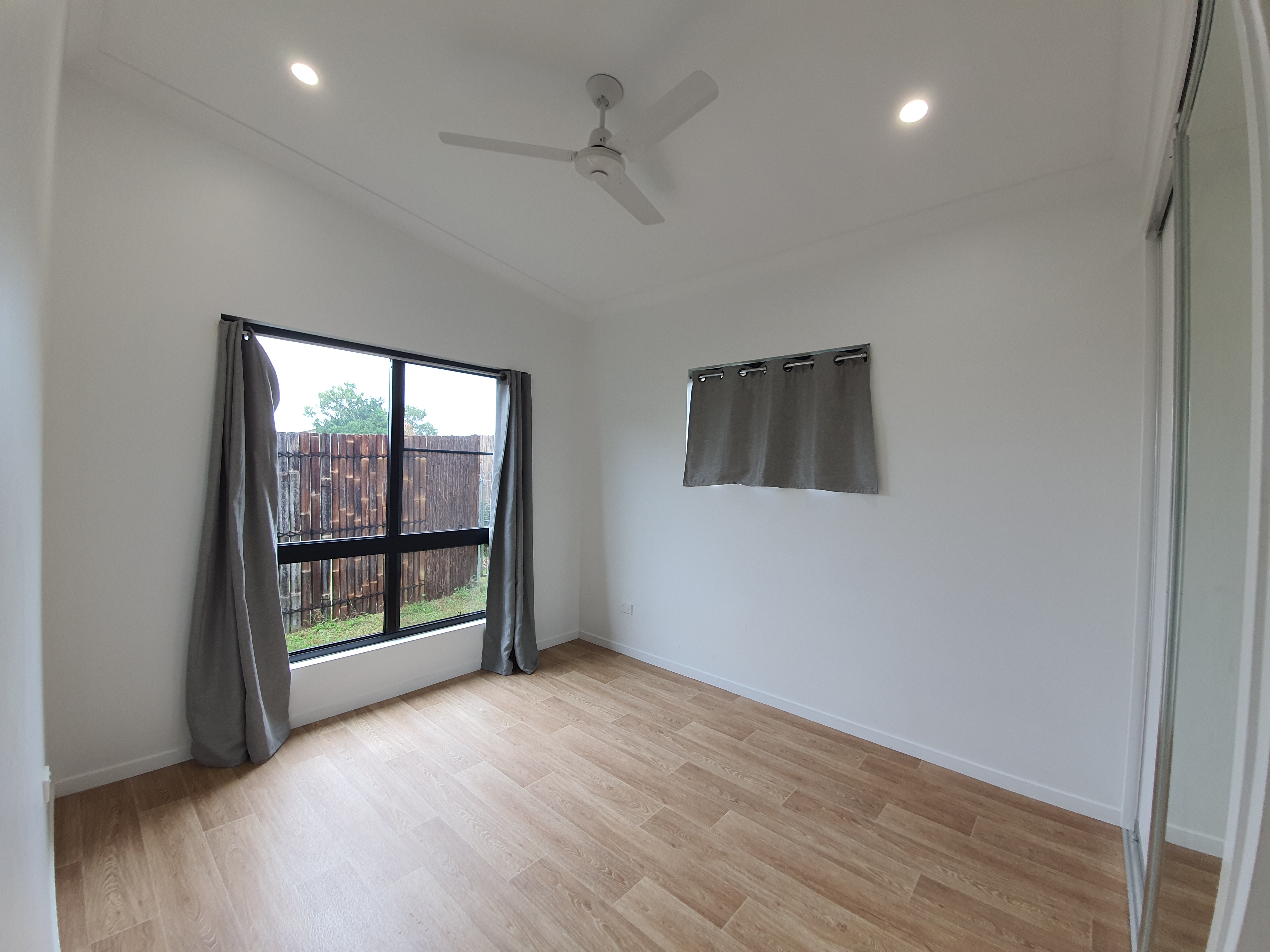 112 Robert Street, Atherton