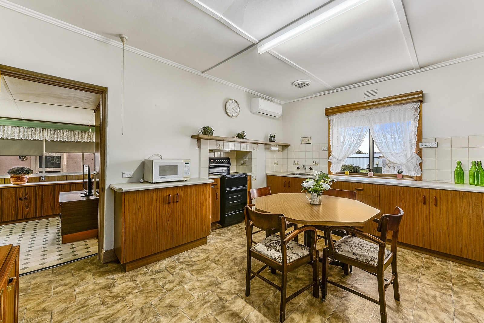 12 Mount Percy Road, Compton