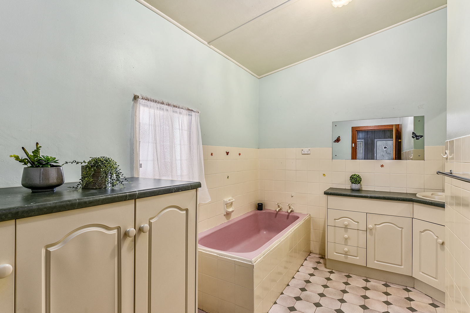 12 Mount Percy Road, Compton