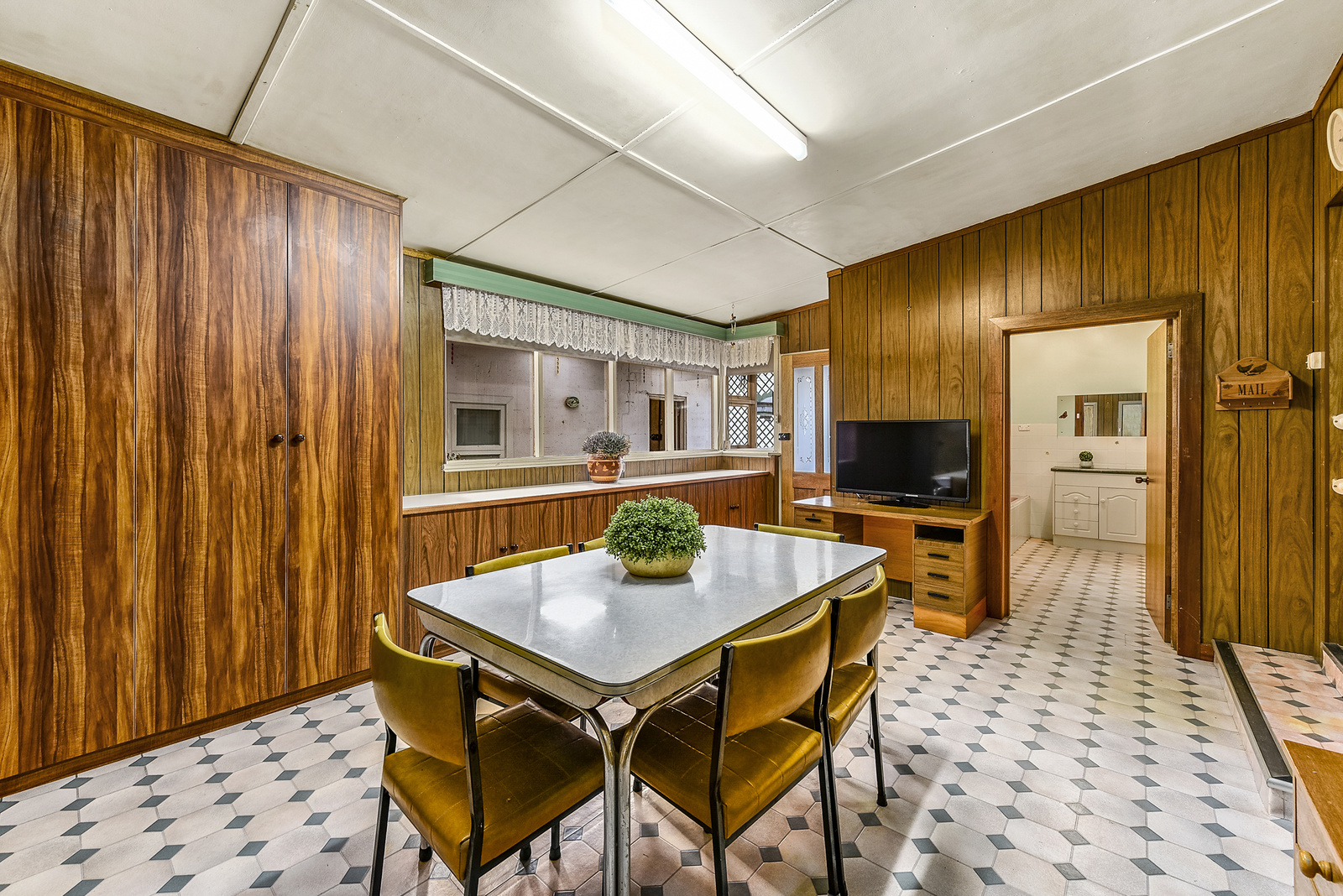 12 Mount Percy Road, Compton