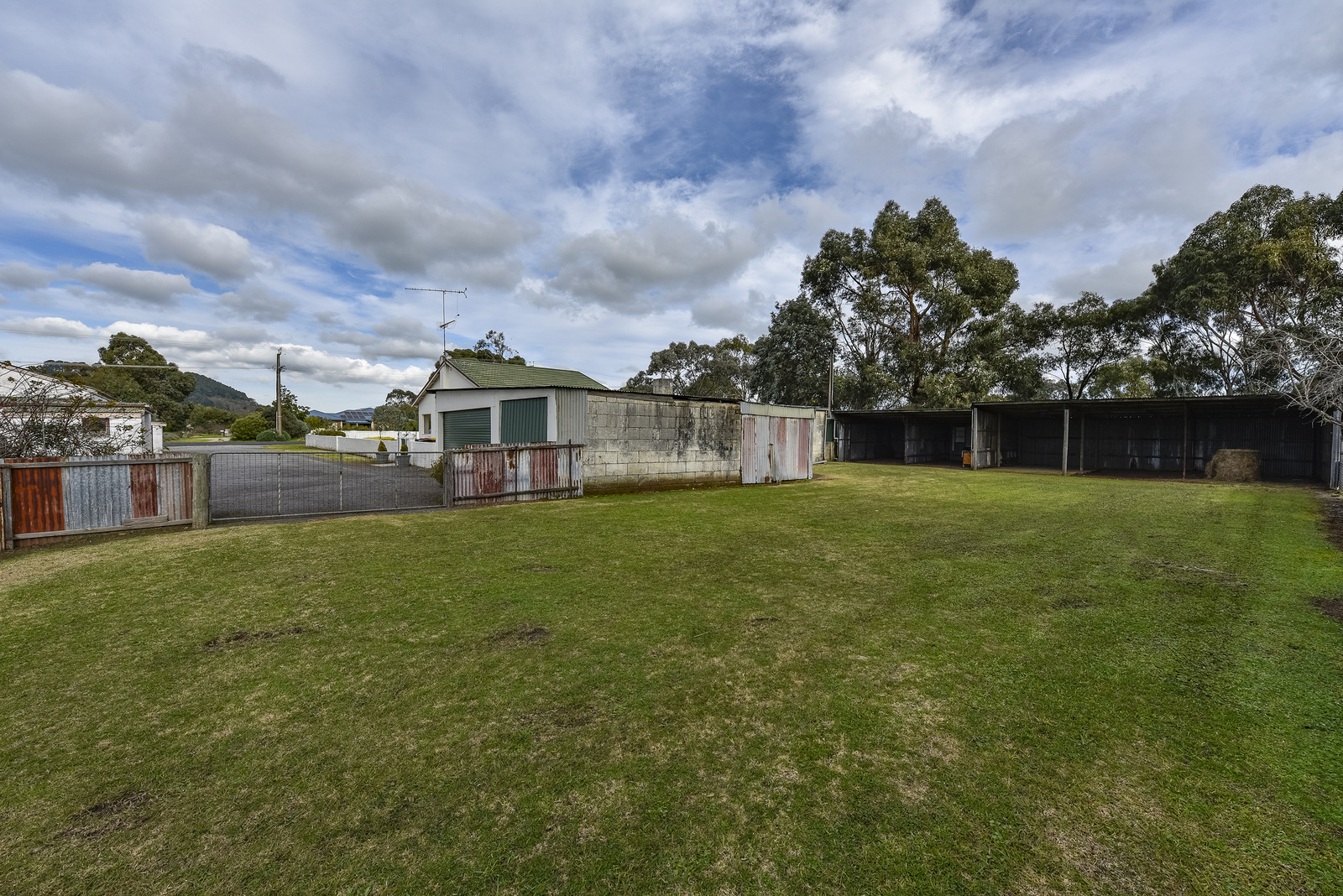 12 Mount Percy Road, Compton