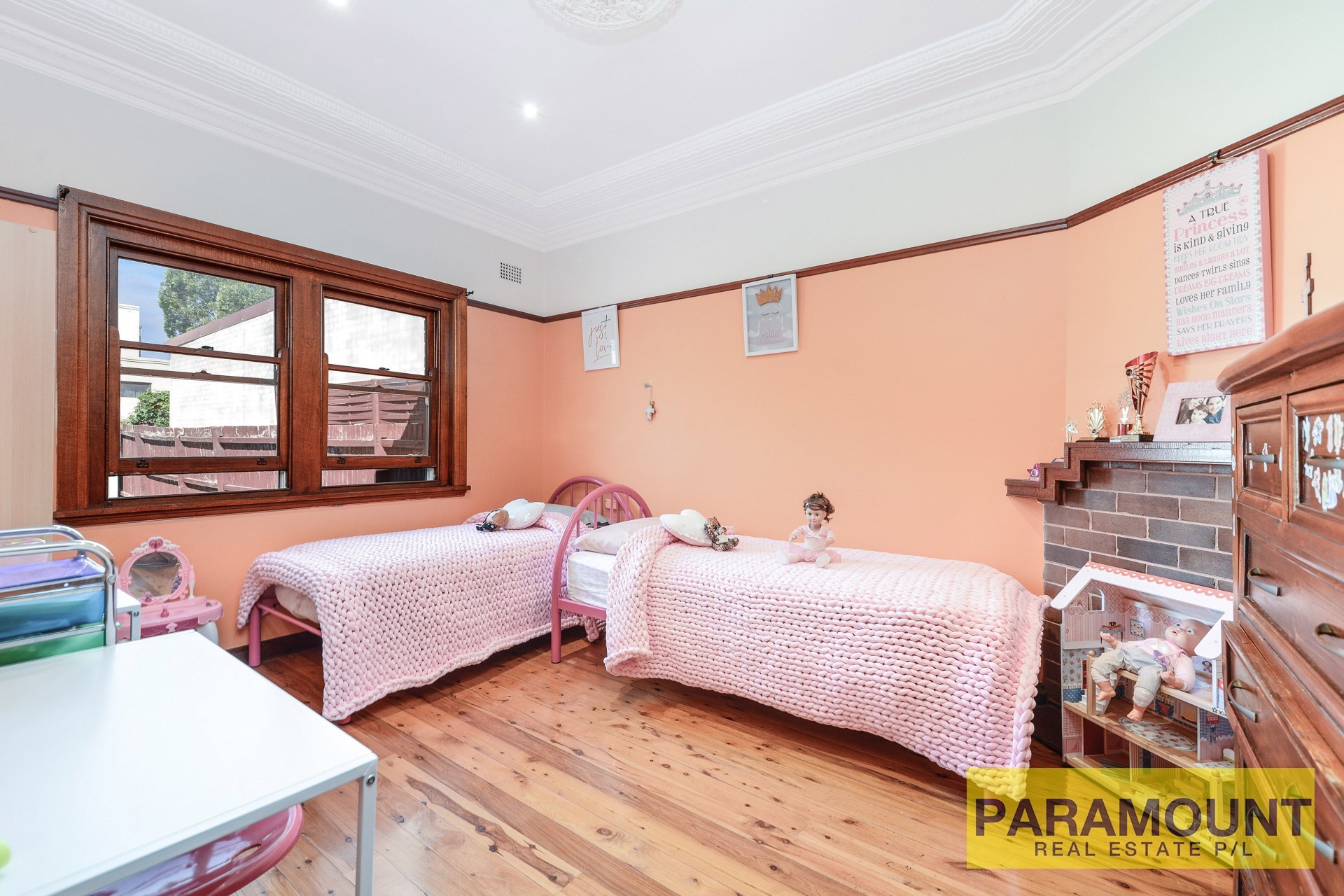 19 EDGBASTON ROAD, Beverly Hills