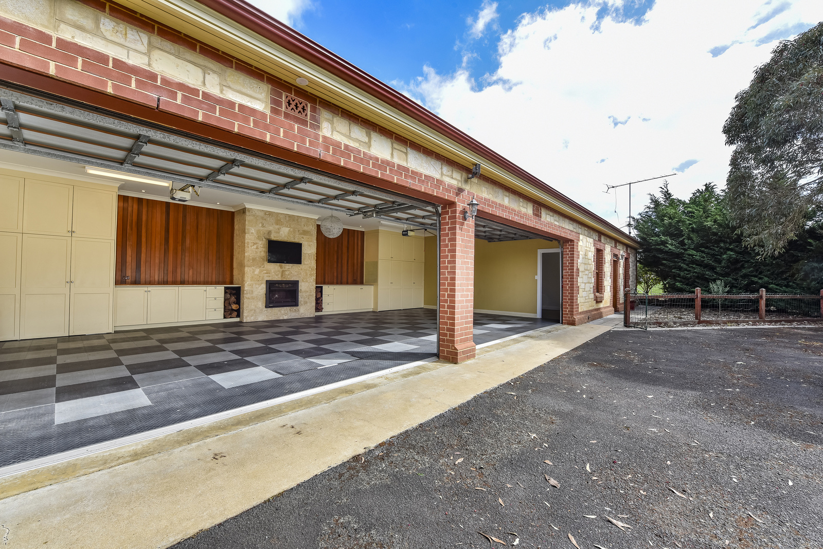 45 Sassanowsky Road, Suttontown
