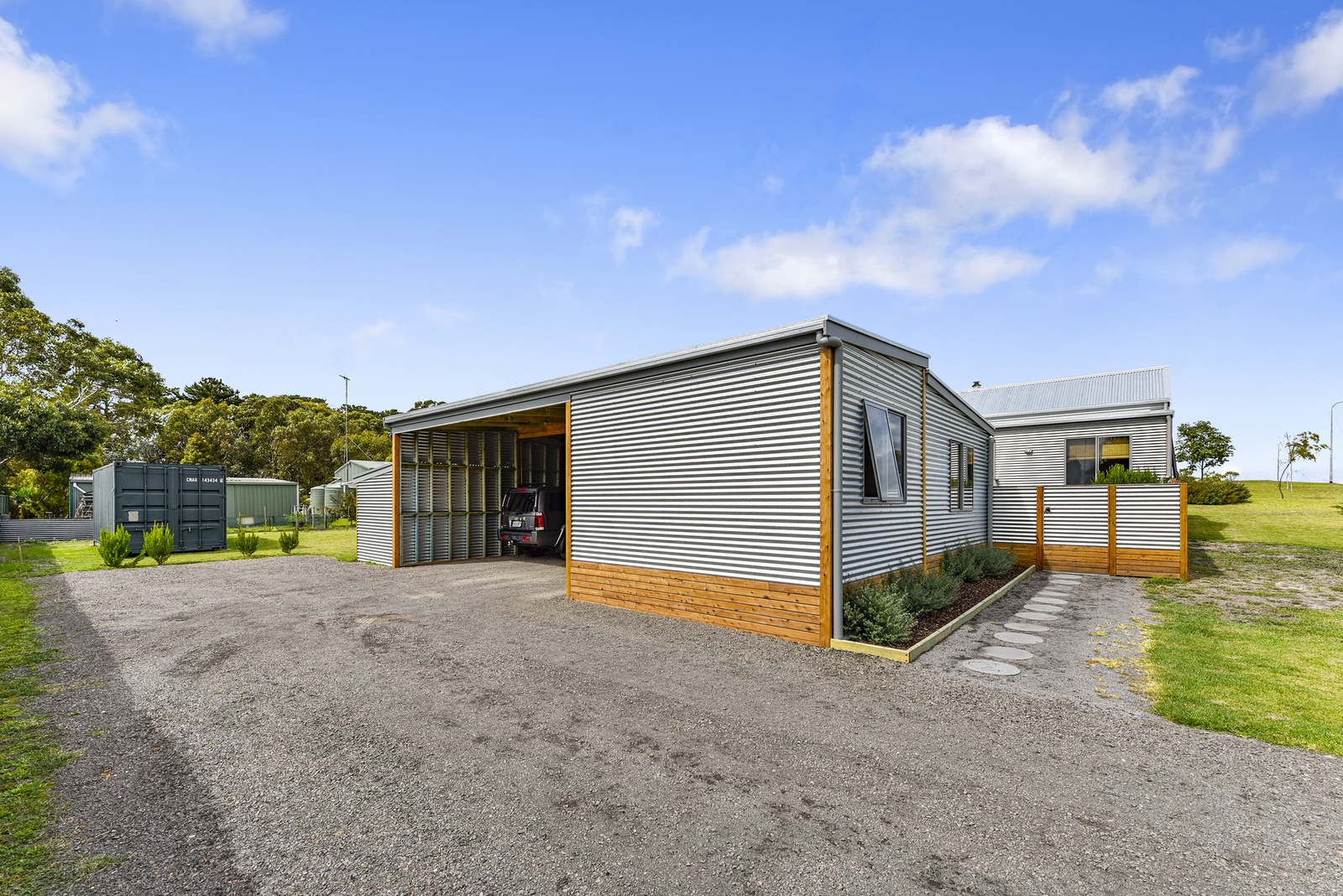 1 Holloway Street, Donovans