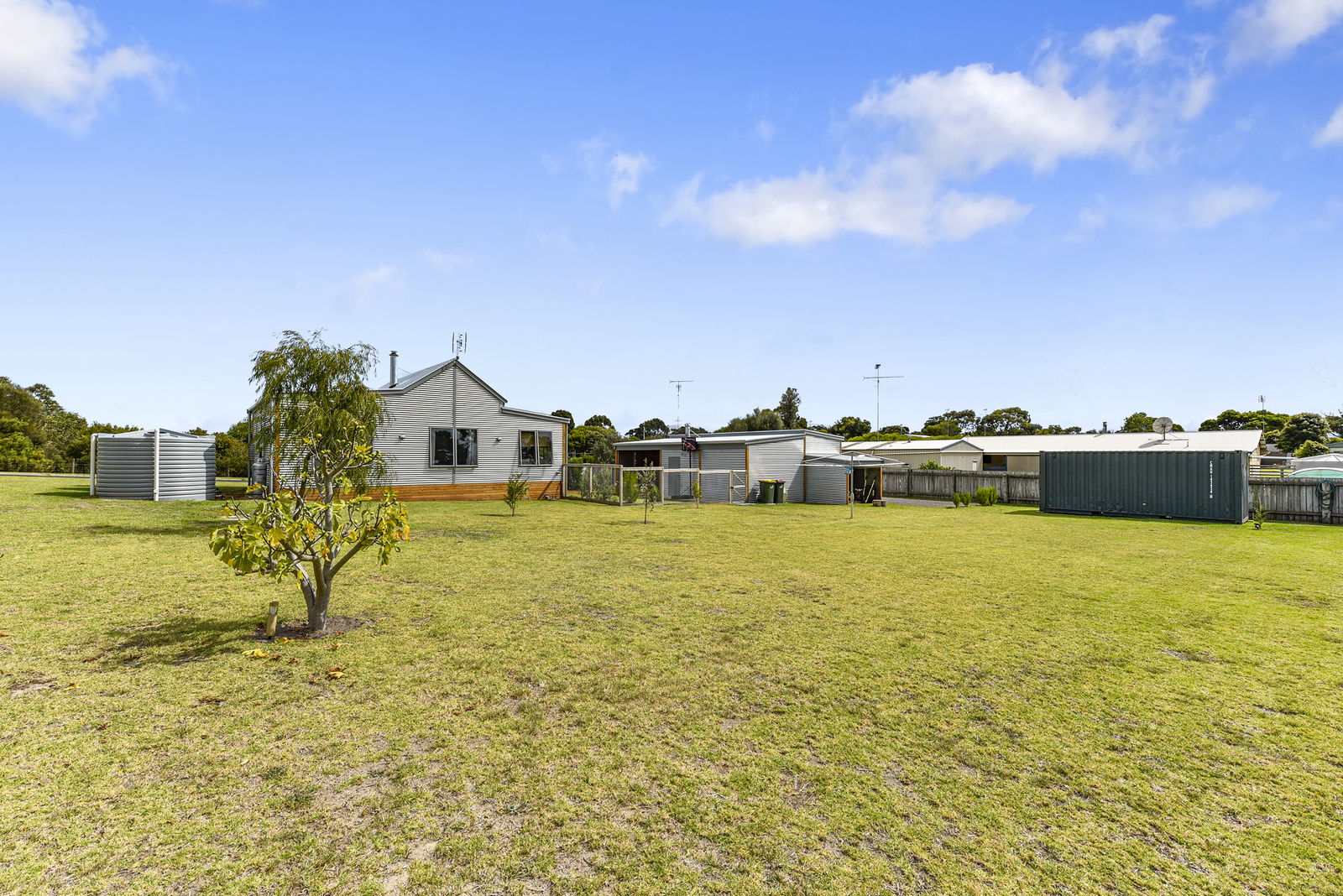 1 Holloway Street, Donovans