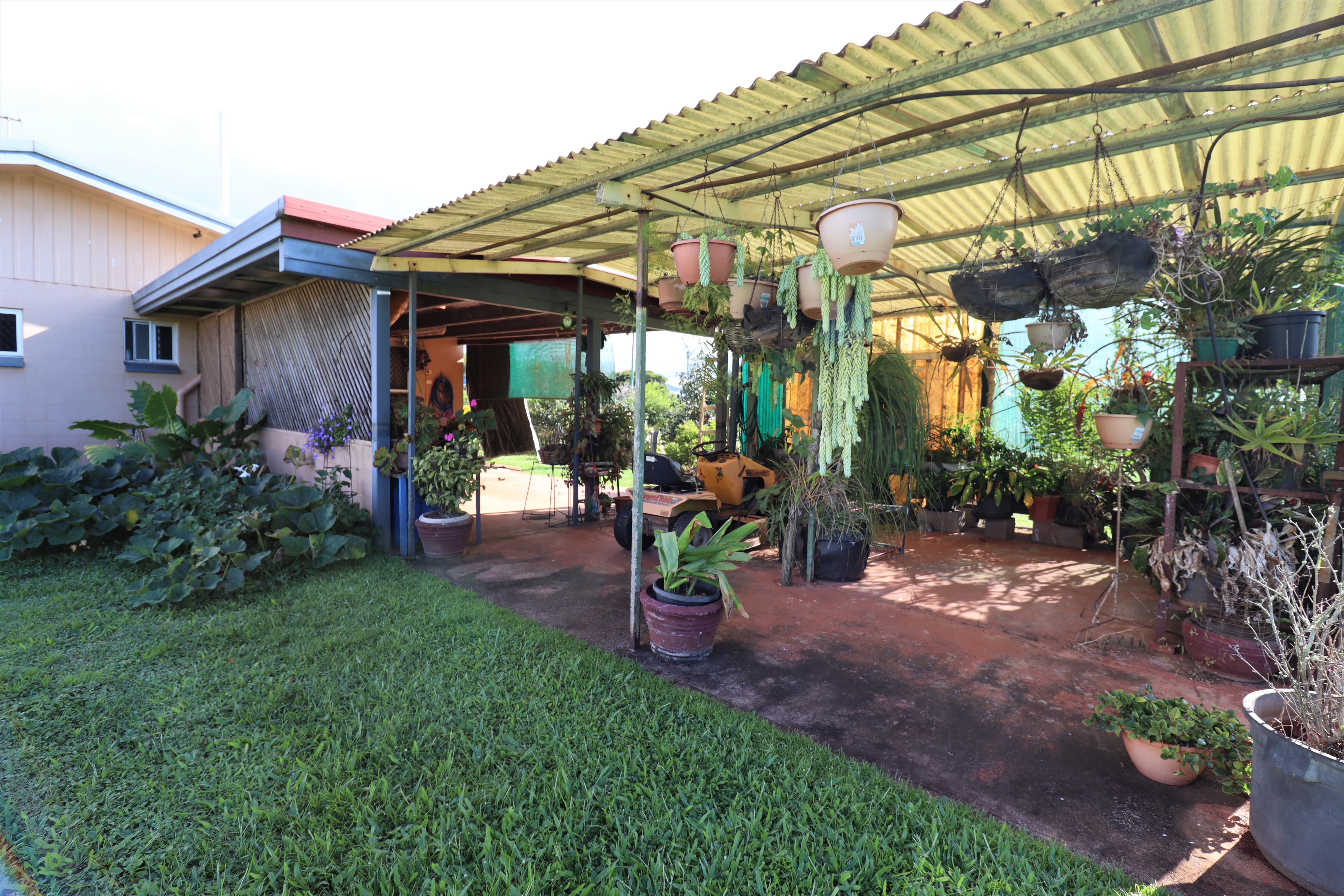 6 Poggioli Street, Kairi