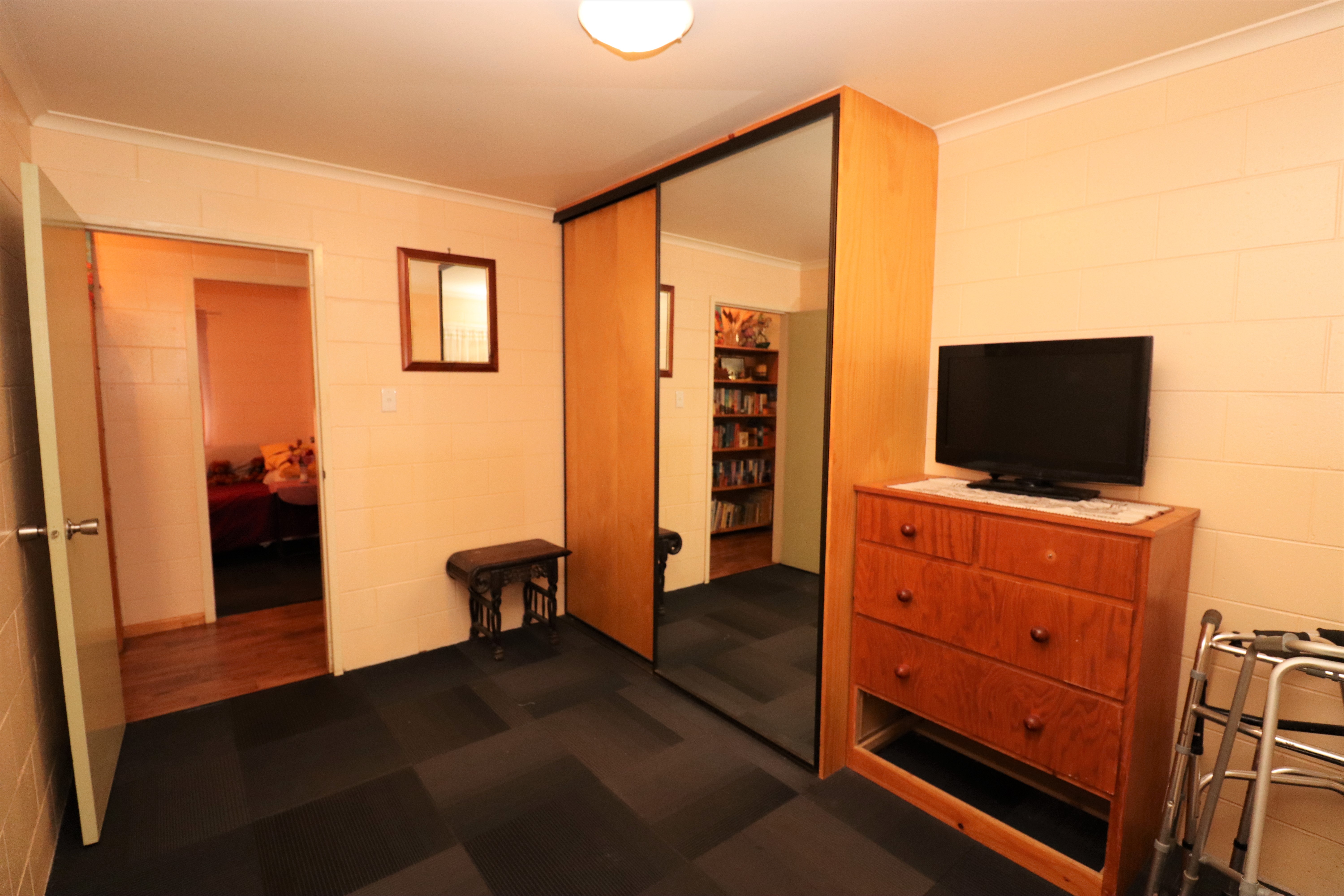 6 Poggioli Street, Kairi