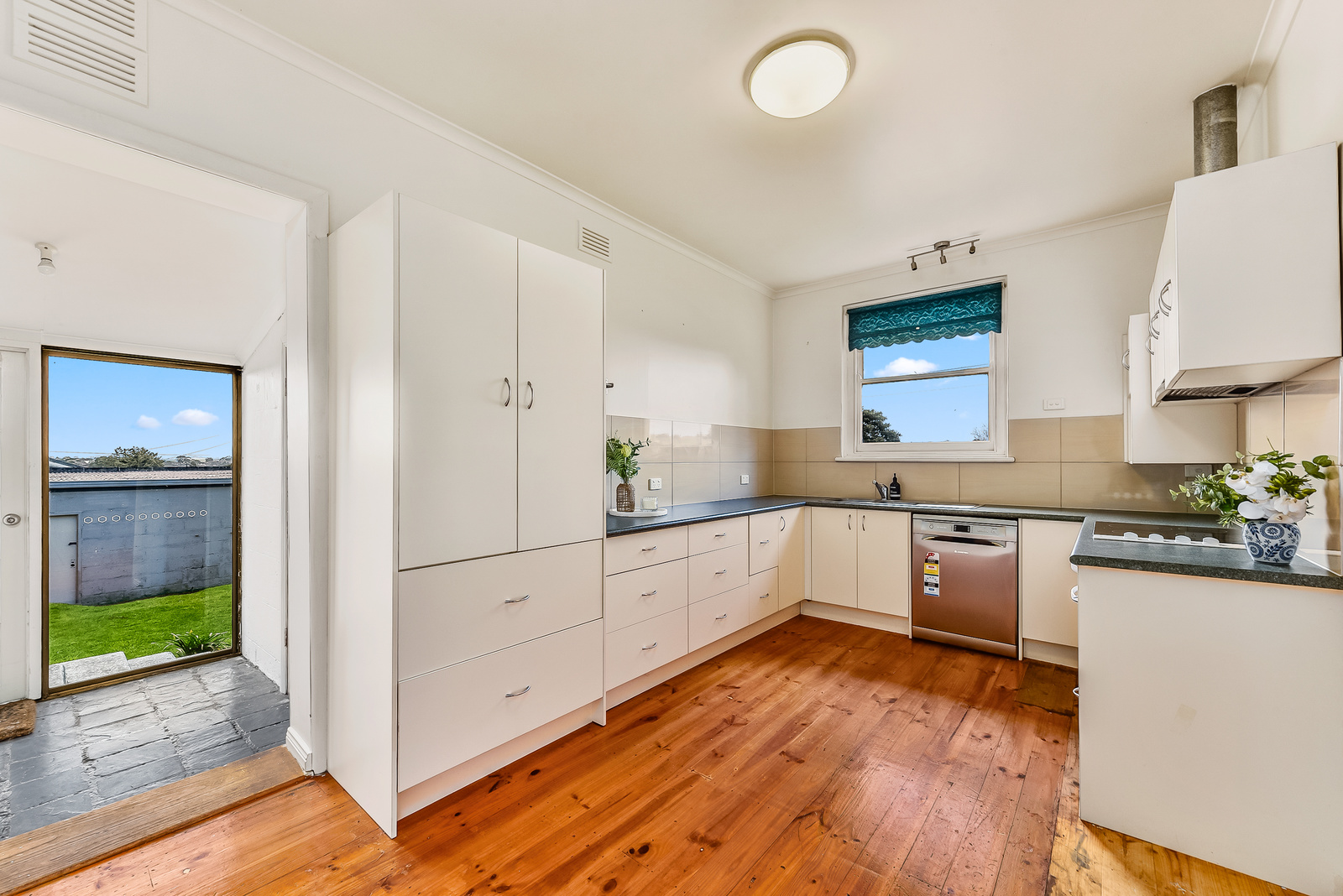 77 Lake Terrace East, Mount Gambier