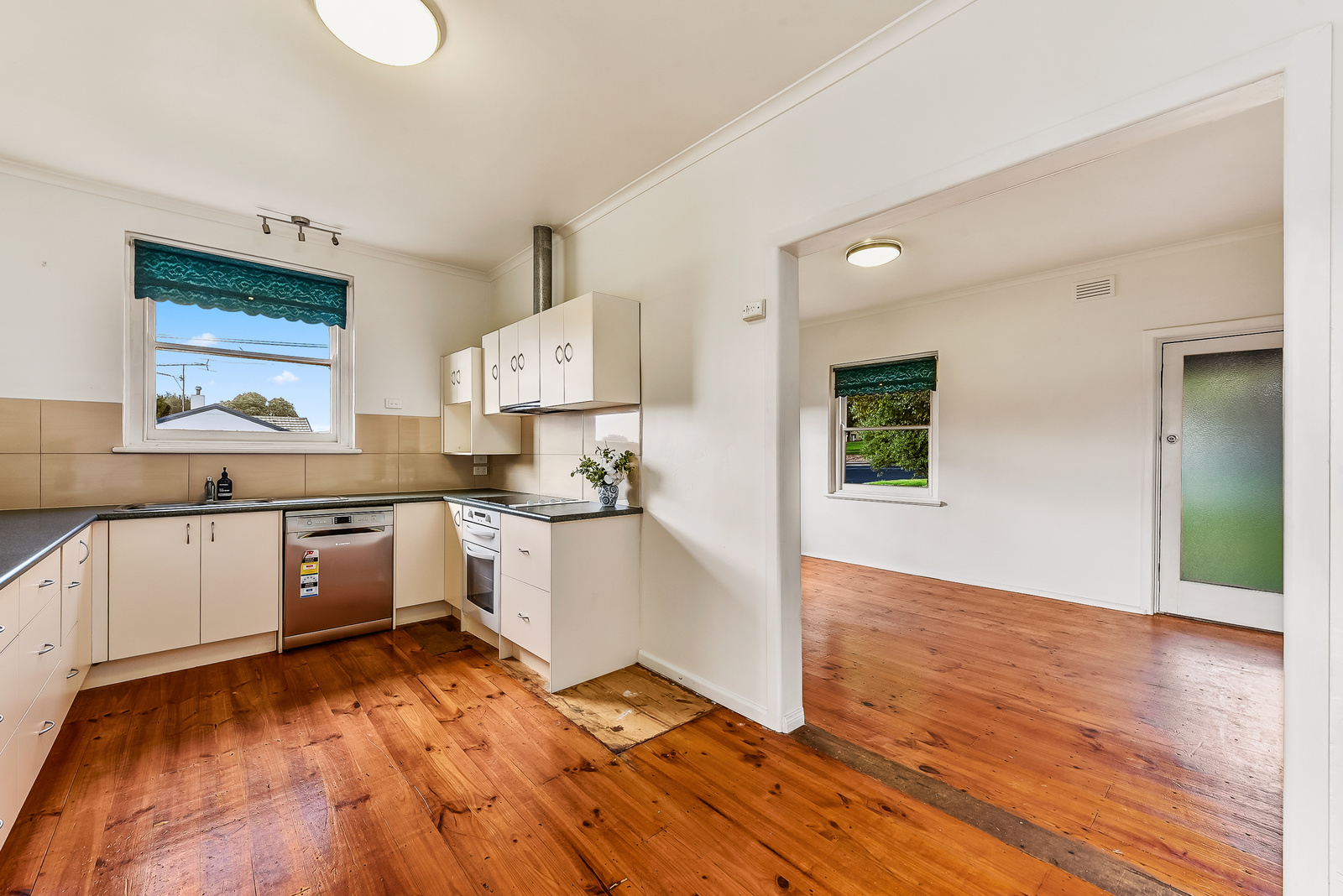 77 Lake Terrace East, Mount Gambier