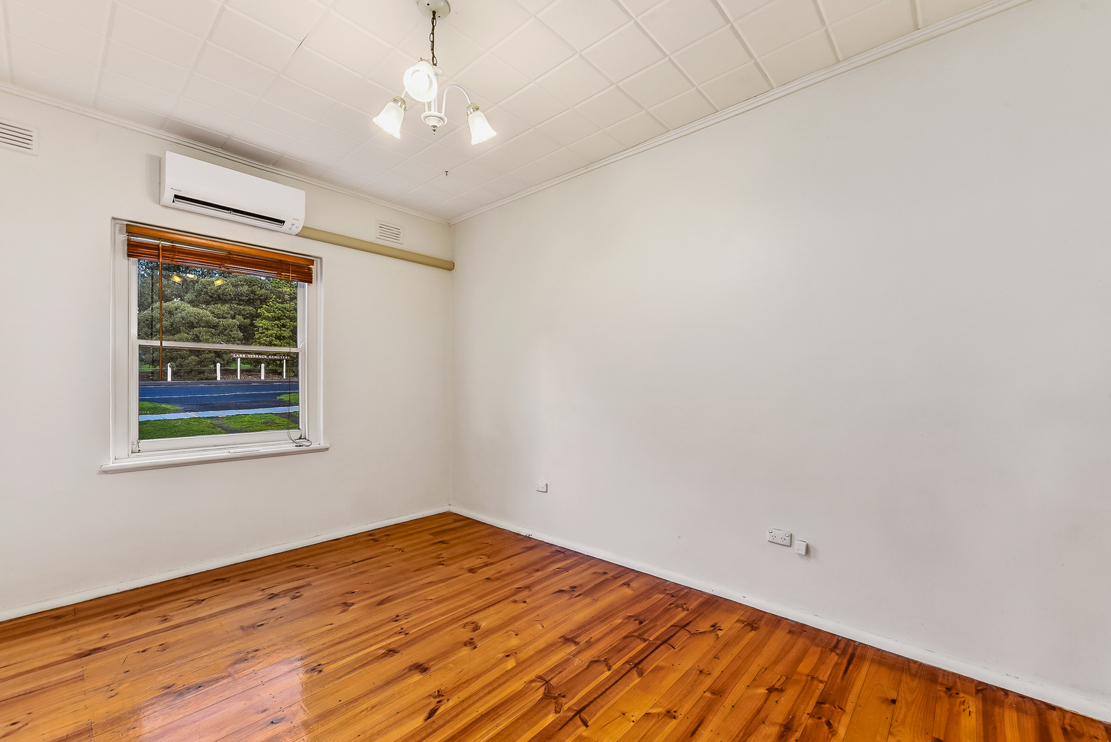 77 Lake Terrace East, Mount Gambier