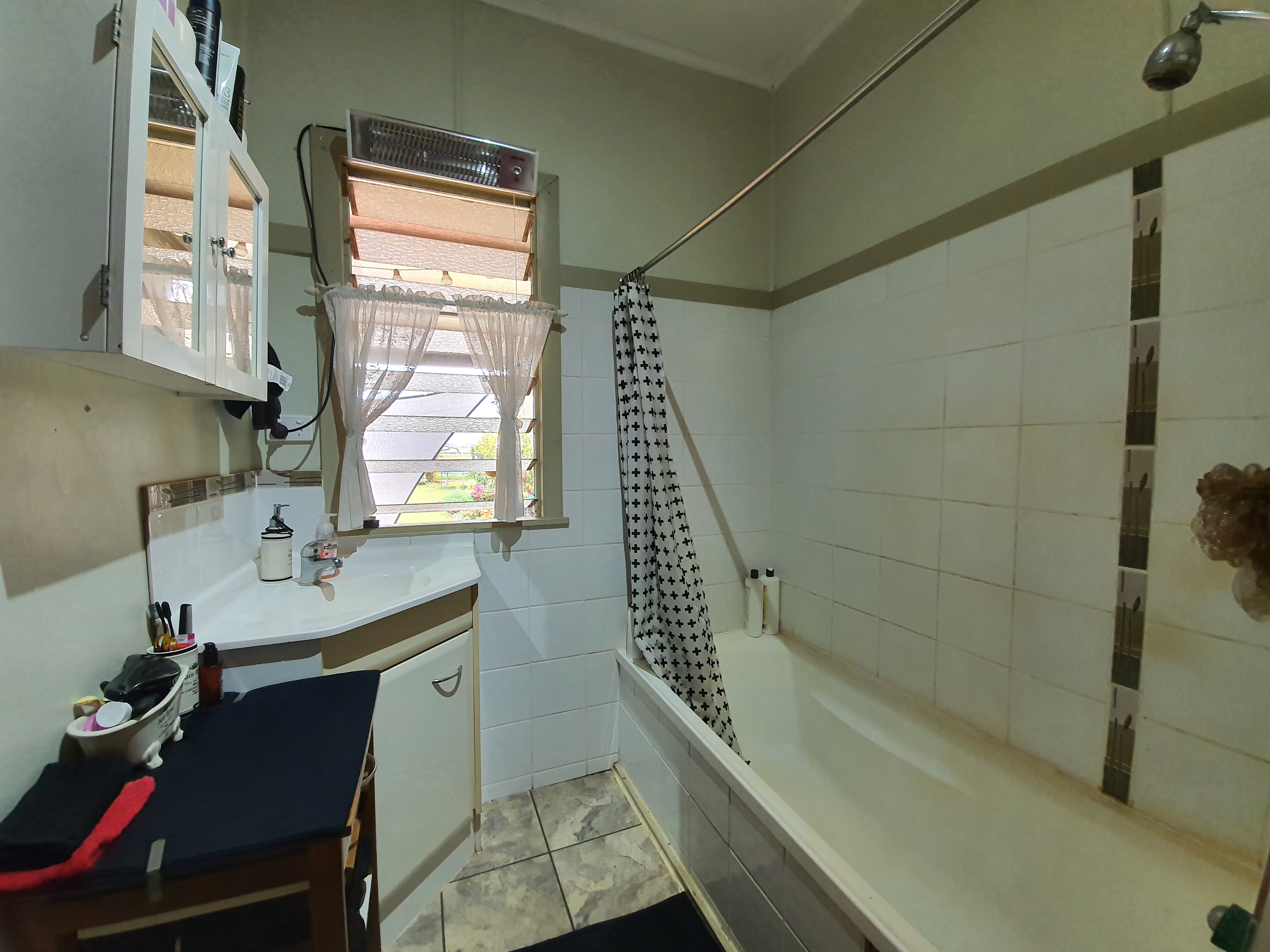 16 Irvine Street, Kairi