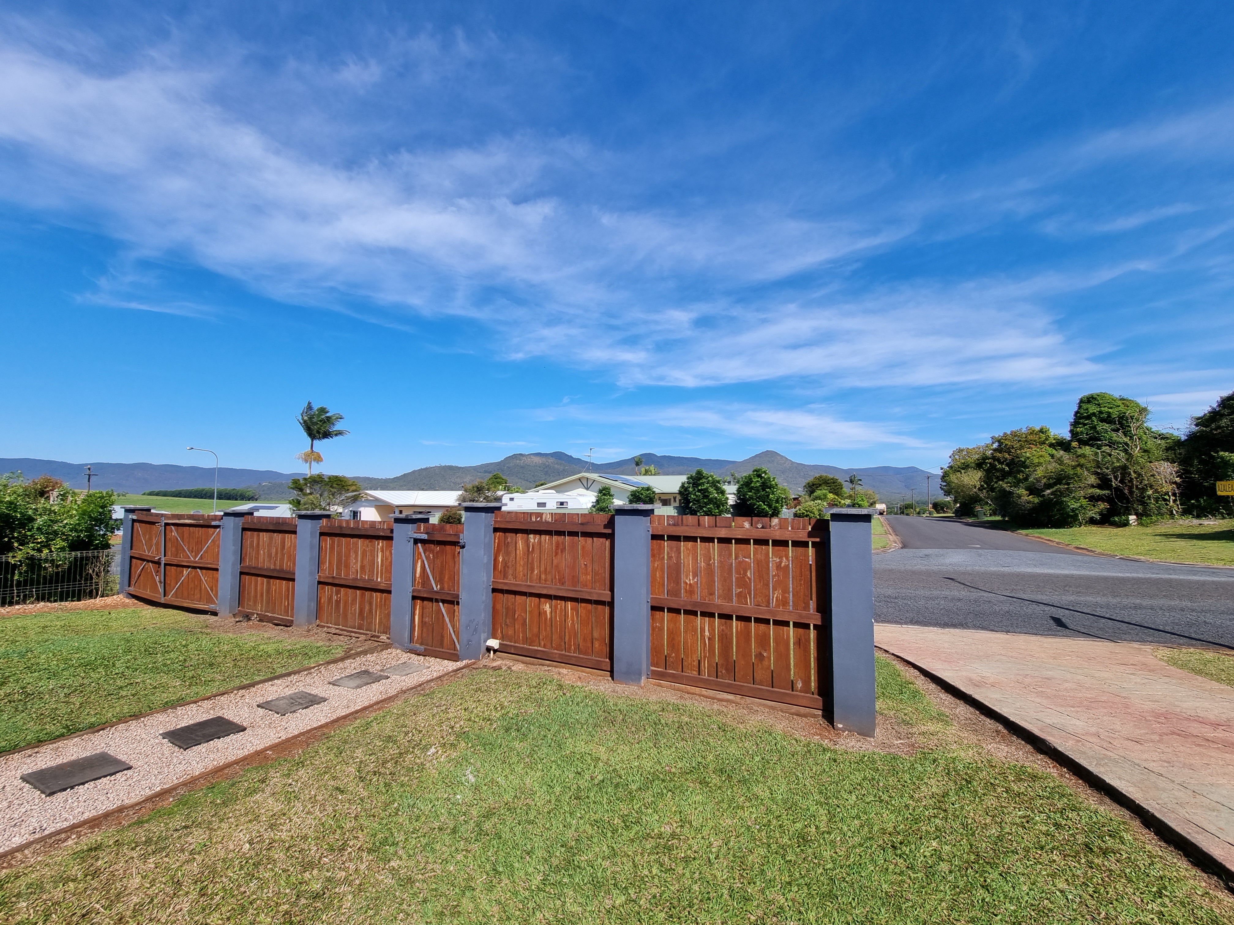 33 Viola Street, Atherton