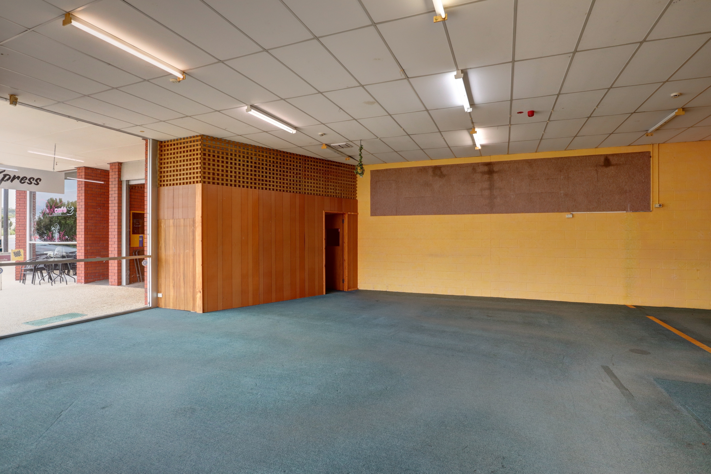 Shop 8-9 / 39 Wragg Street, Somerset