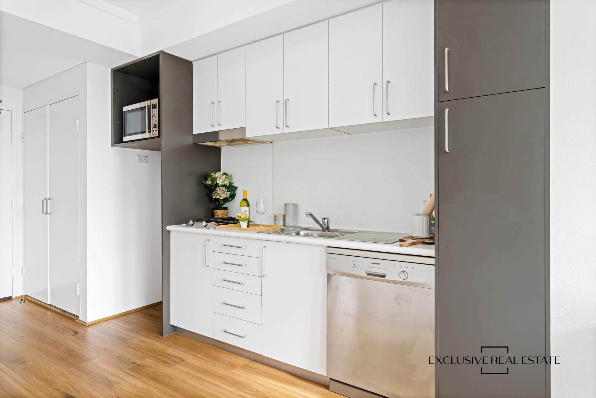 203W / 138 Carillon Avenue, Newtown