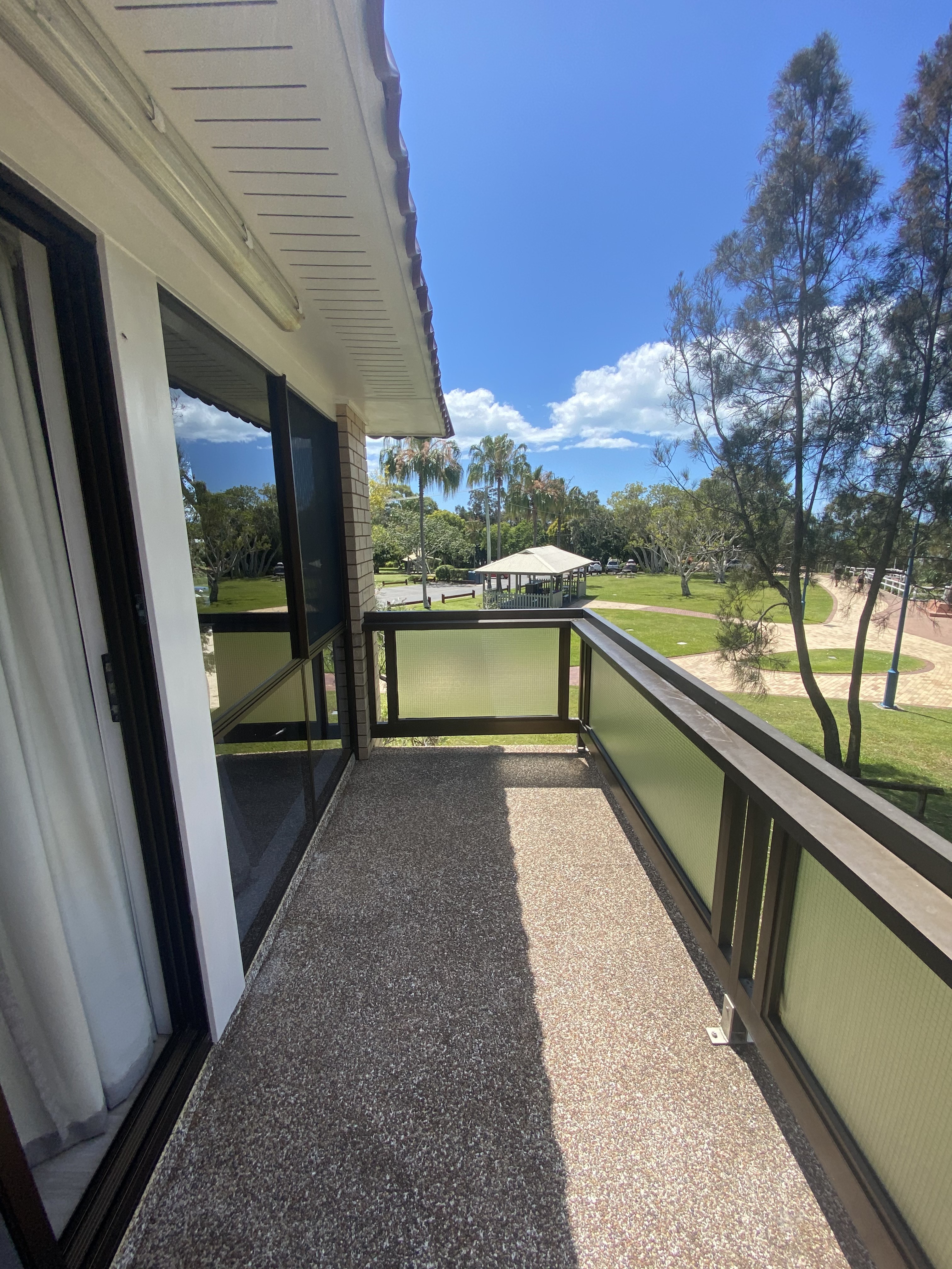 4 / 2 James Street, Urangan