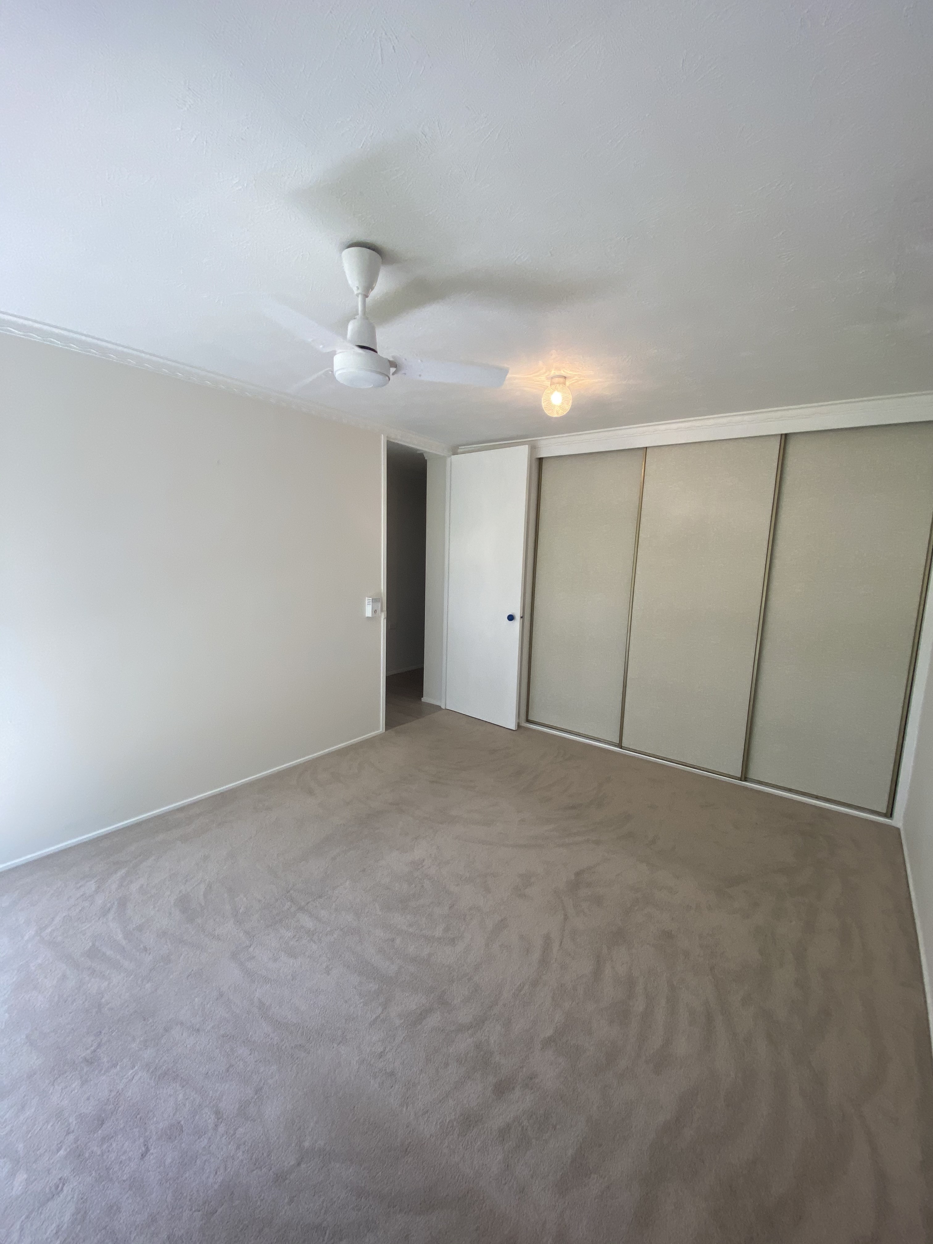 4 / 2 James Street, Urangan